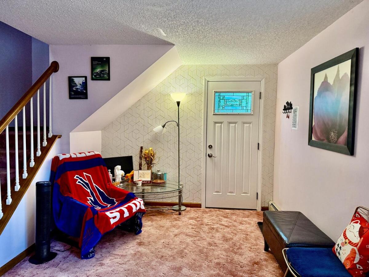 Cozy Loft in Amherst NY No Pet