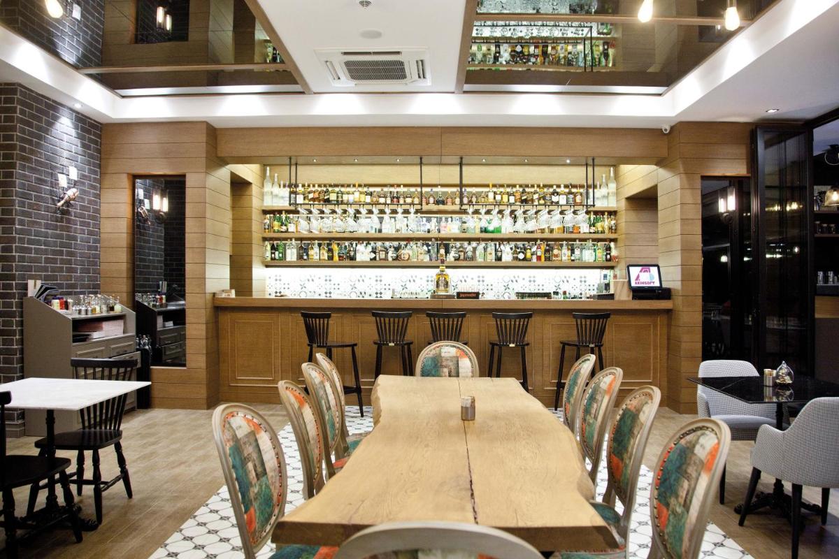 restaurant