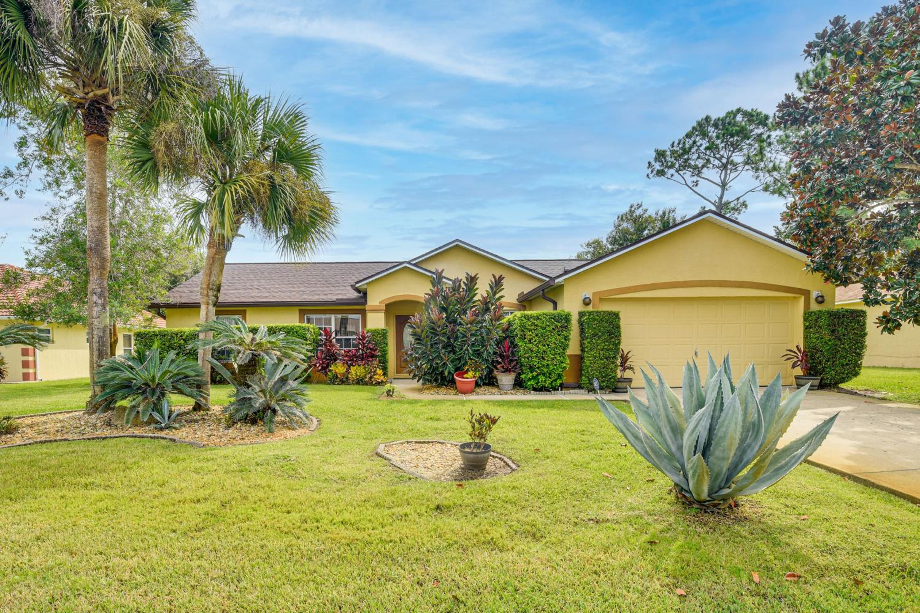 5 Mi to Beaches Family Getaway in Palm Coast!