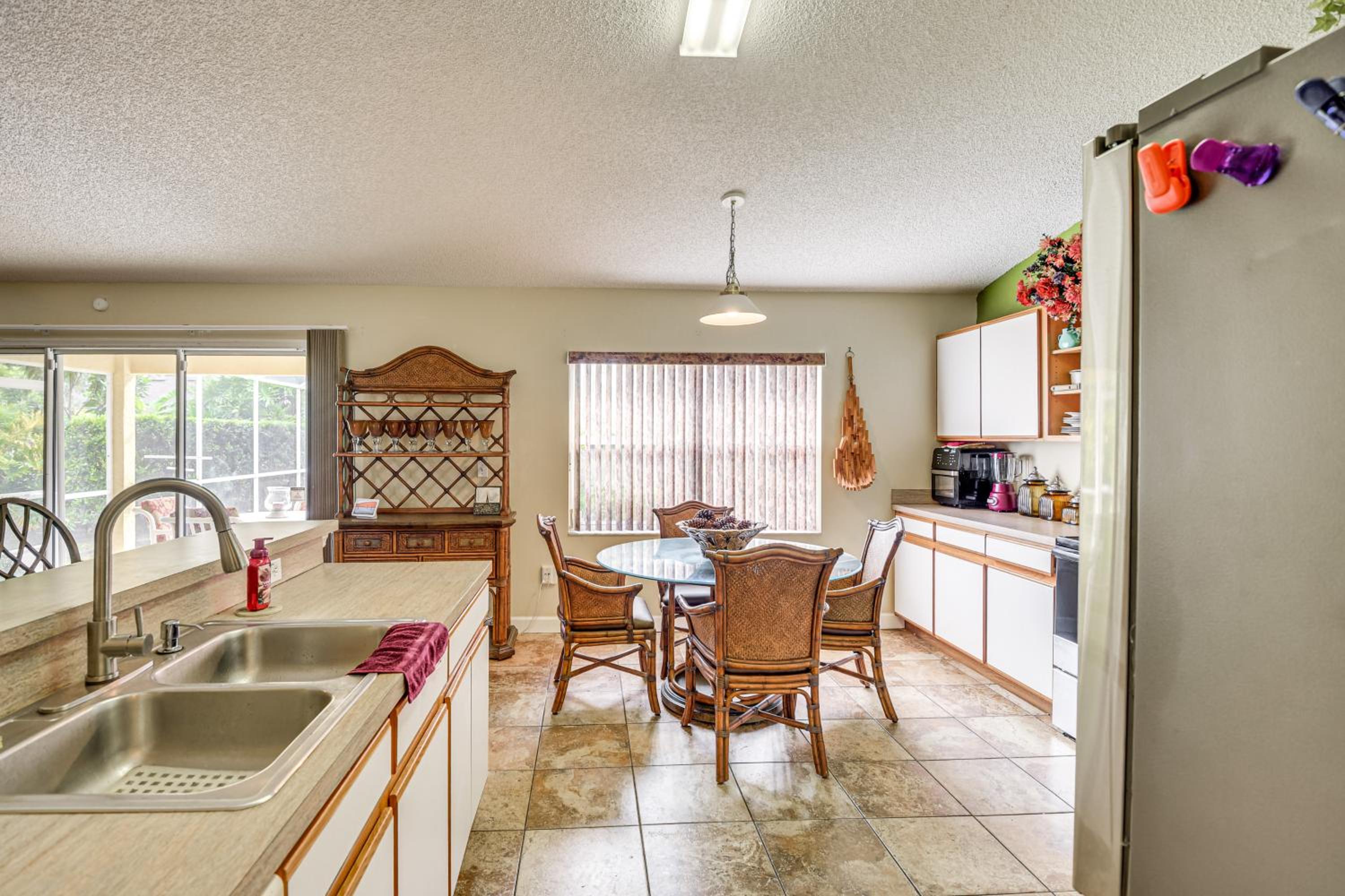 5 Mi to Beaches Family Getaway in Palm Coast!
