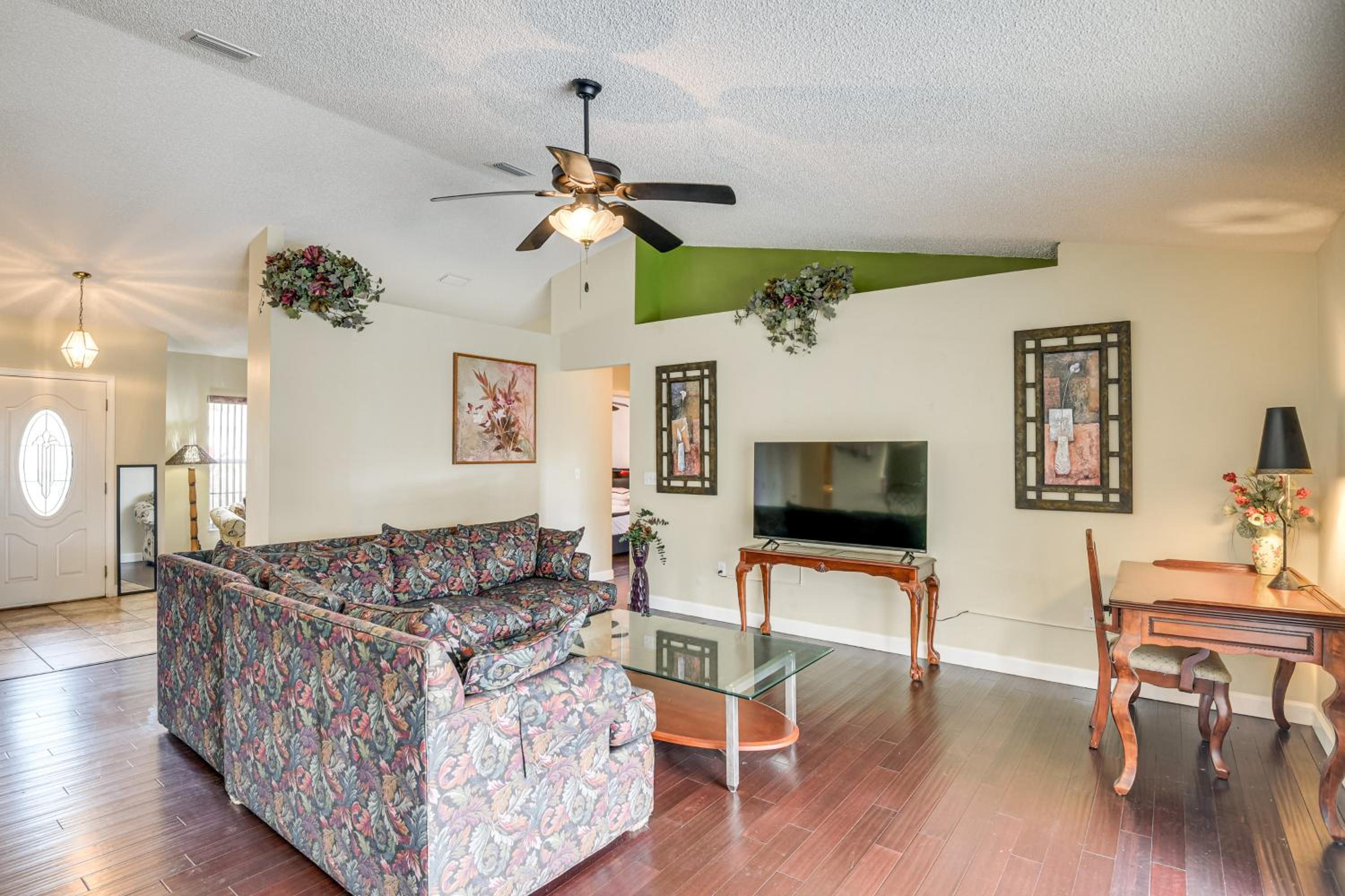 5 Mi to Beaches Family Getaway in Palm Coast!