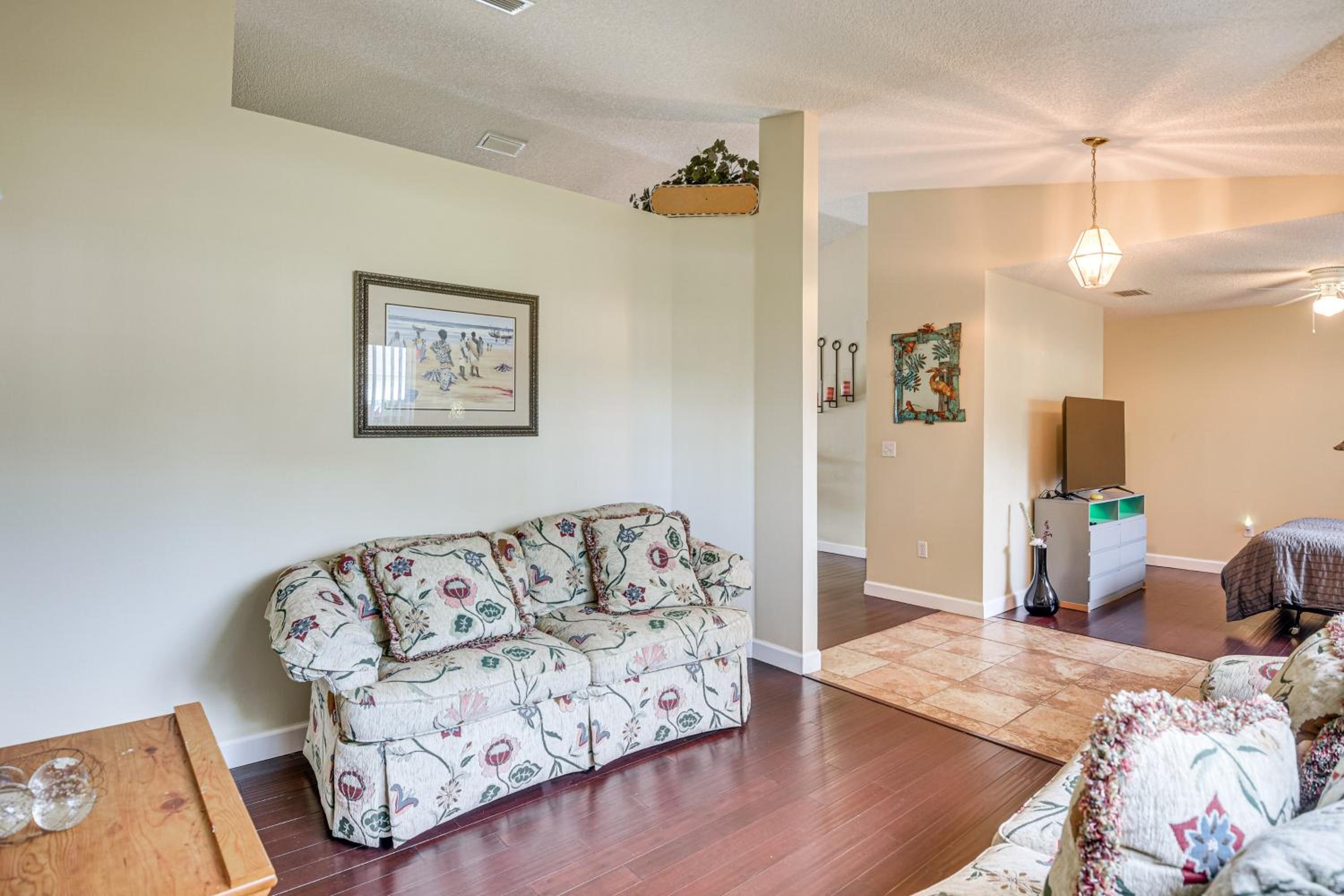 5 Mi to Beaches Family Getaway in Palm Coast!