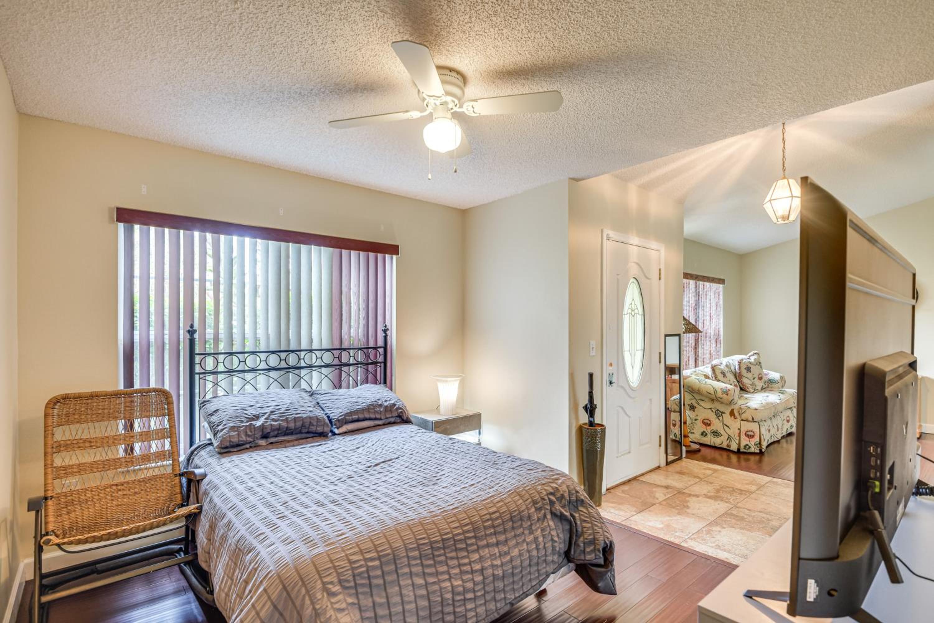 5 Mi to Beaches Family Getaway in Palm Coast!