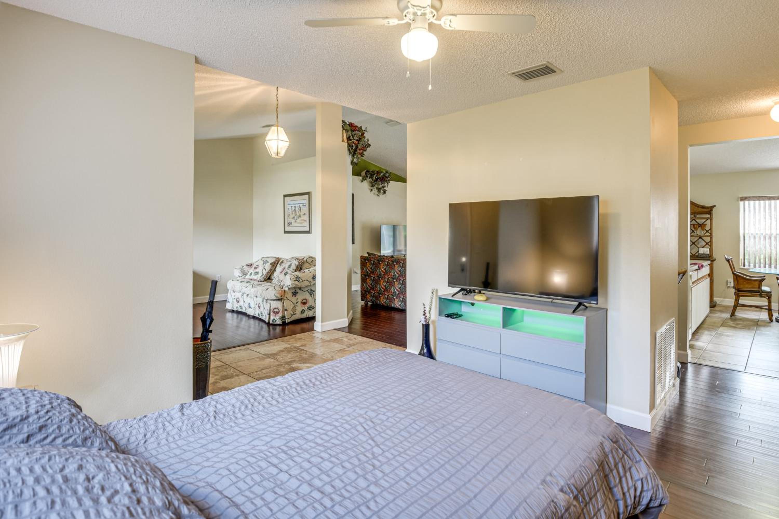 5 Mi to Beaches Family Getaway in Palm Coast!