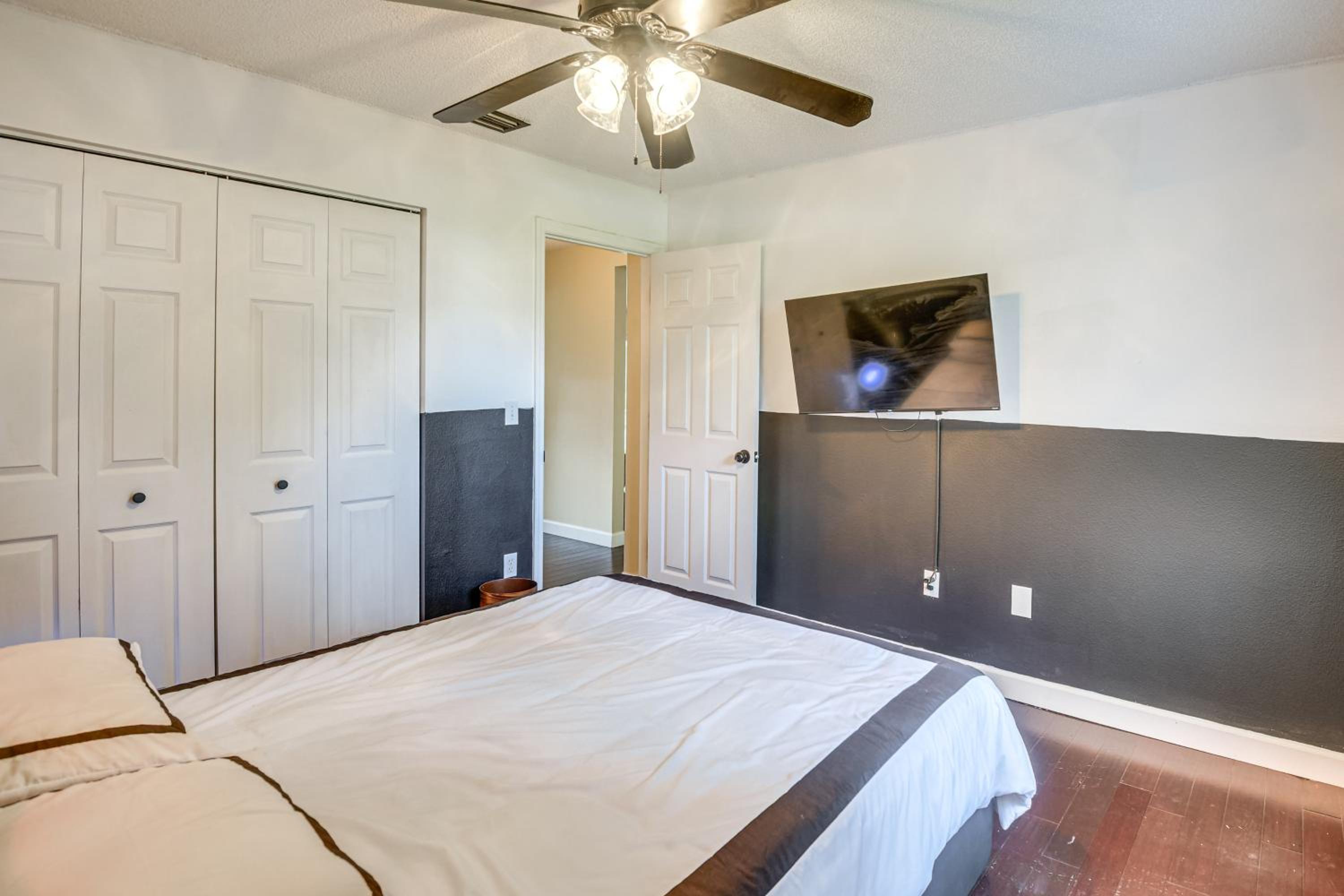5 Mi to Beaches Family Getaway in Palm Coast!