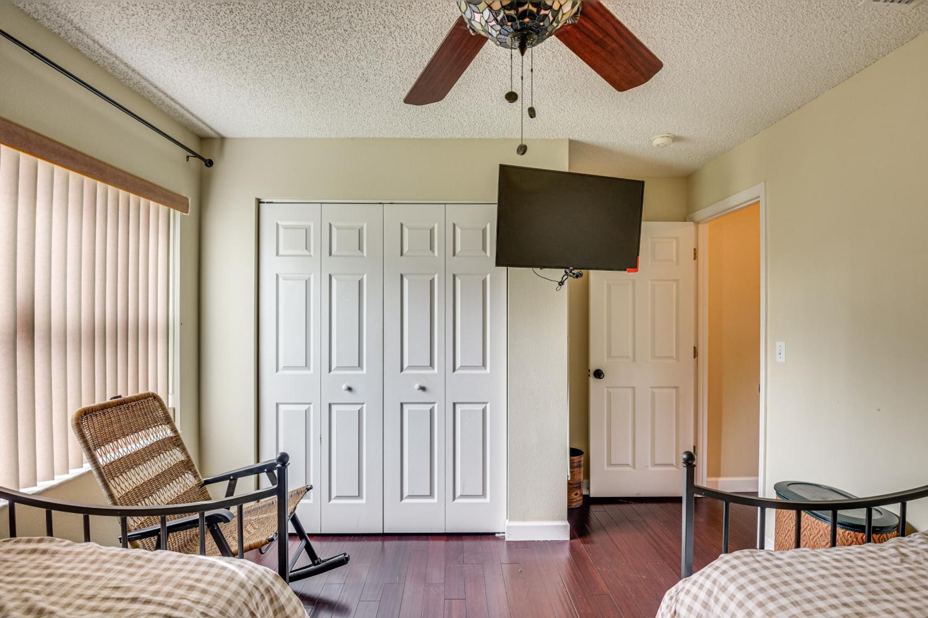 5 Mi to Beaches Family Getaway in Palm Coast!
