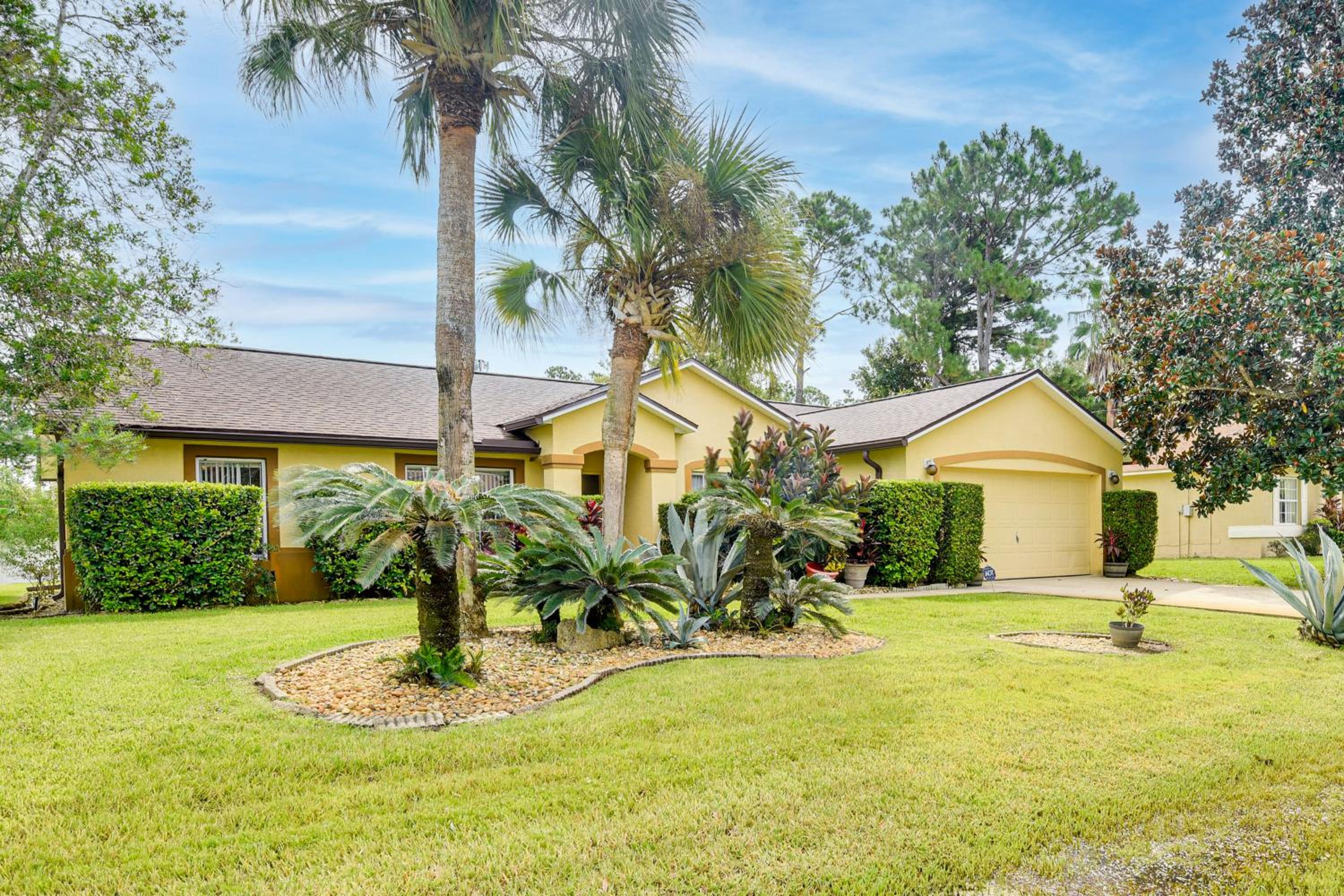 5 Mi to Beaches Family Getaway in Palm Coast!