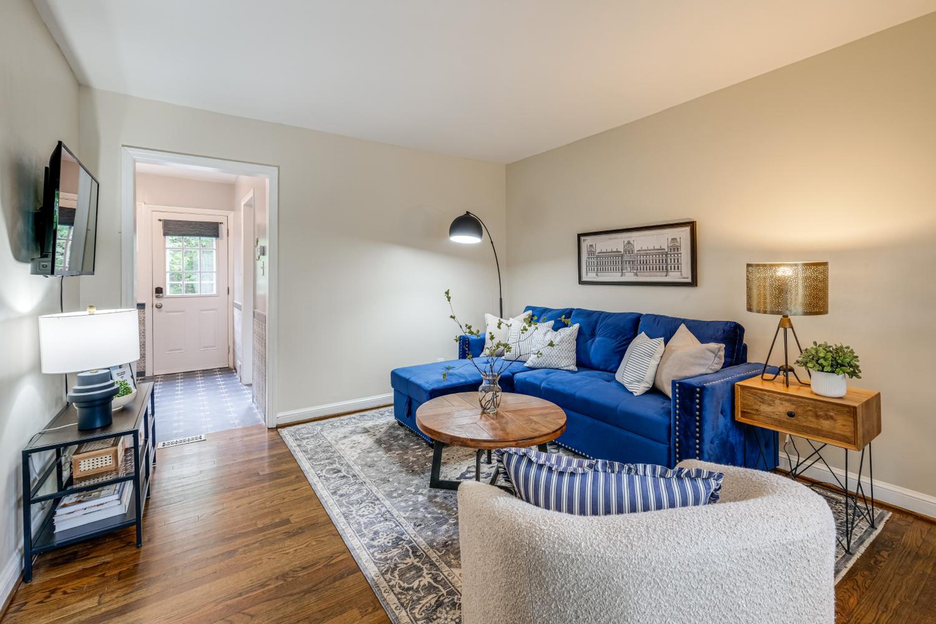 1 Mi to Old Town Alexandria Townhome with Patio