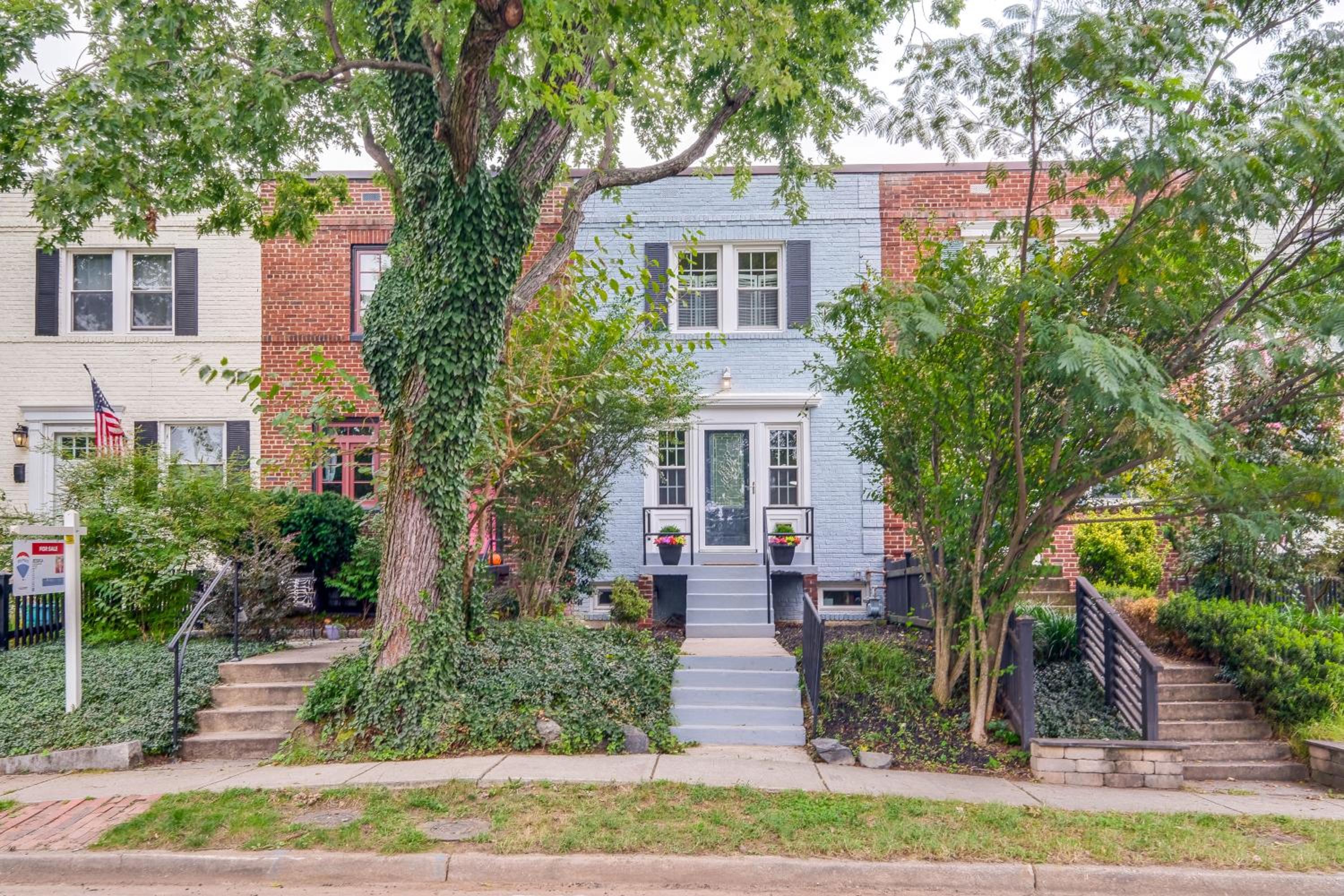 1 Mi to Old Town Alexandria Townhome with Patio