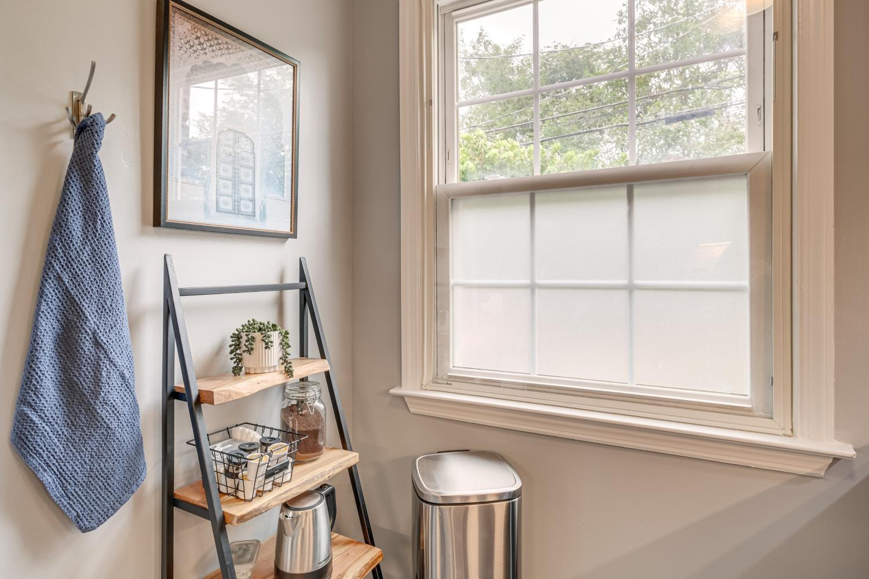 1 Mi to Old Town Alexandria Townhome with Patio