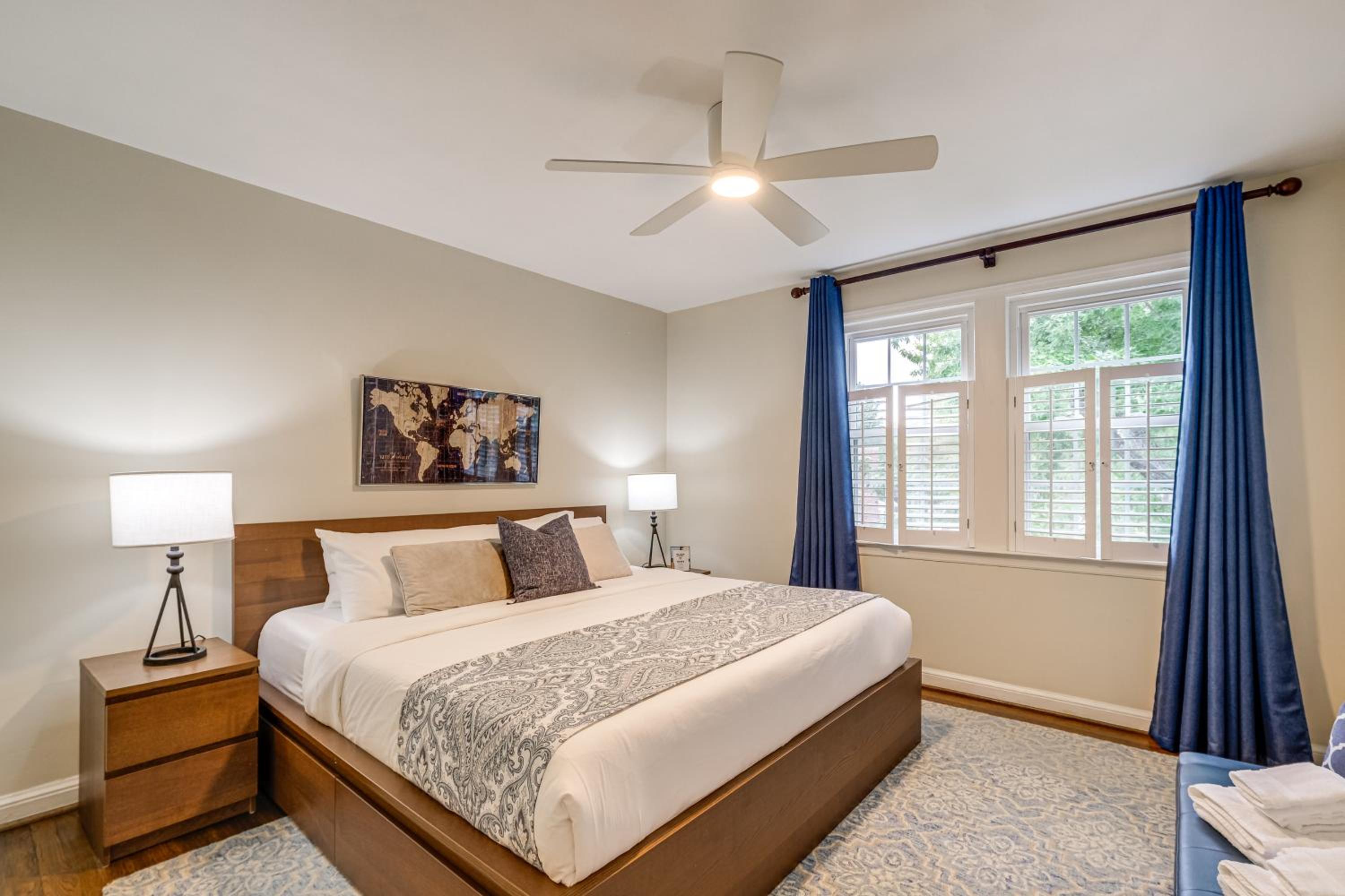 1 Mi to Old Town Alexandria Townhome with Patio