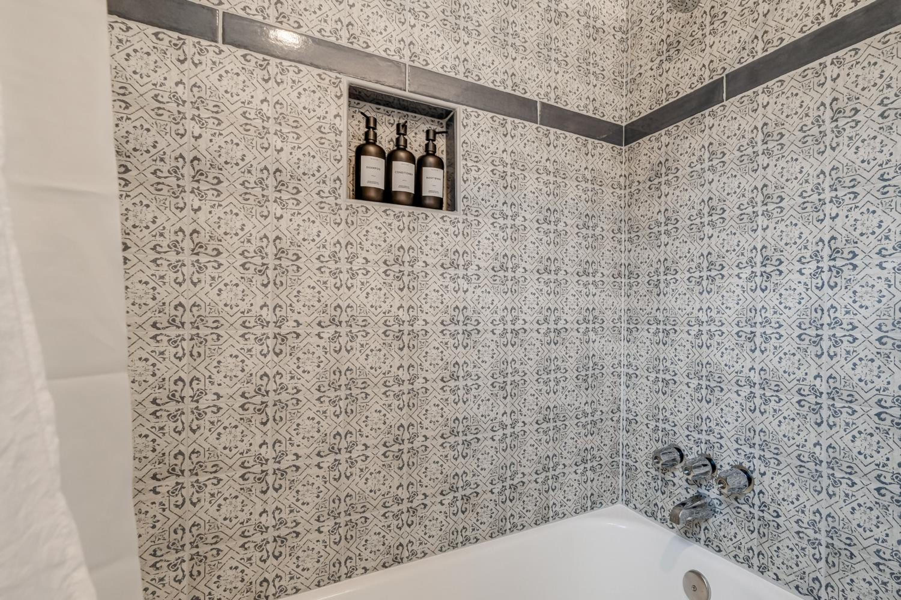 1 Mi to Old Town Alexandria Townhome with Patio