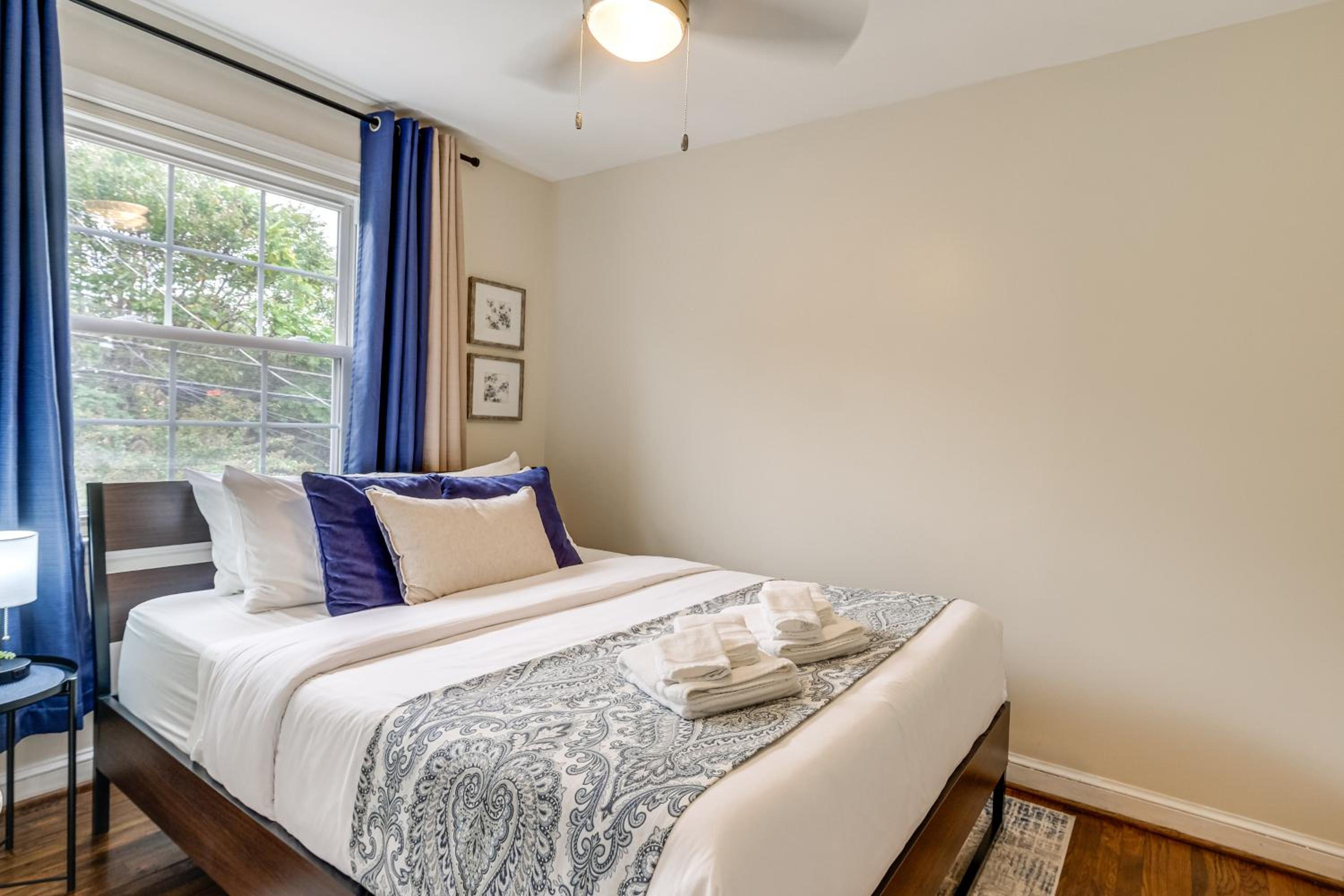 1 Mi to Old Town Alexandria Townhome with Patio