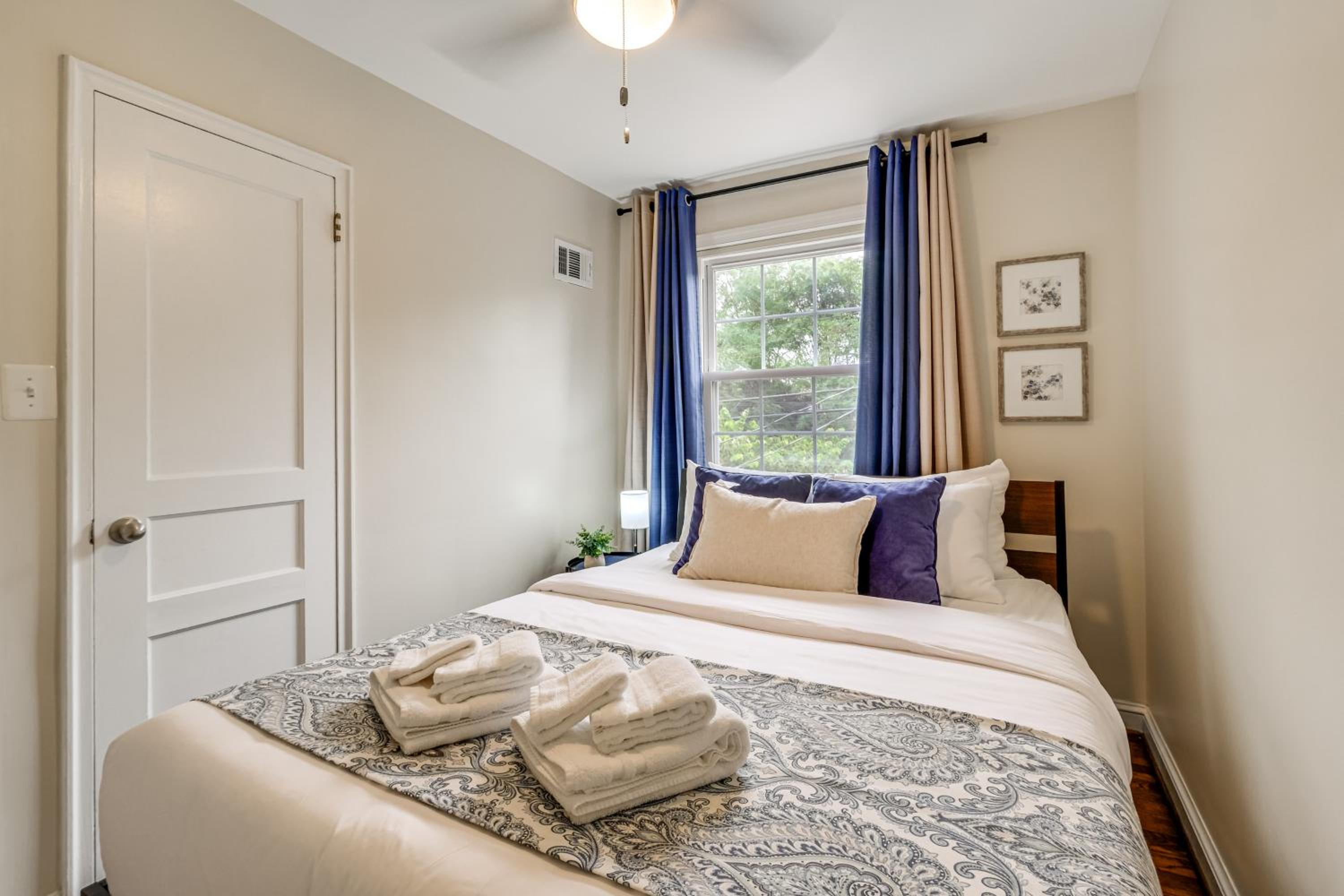 1 Mi to Old Town Alexandria Townhome with Patio