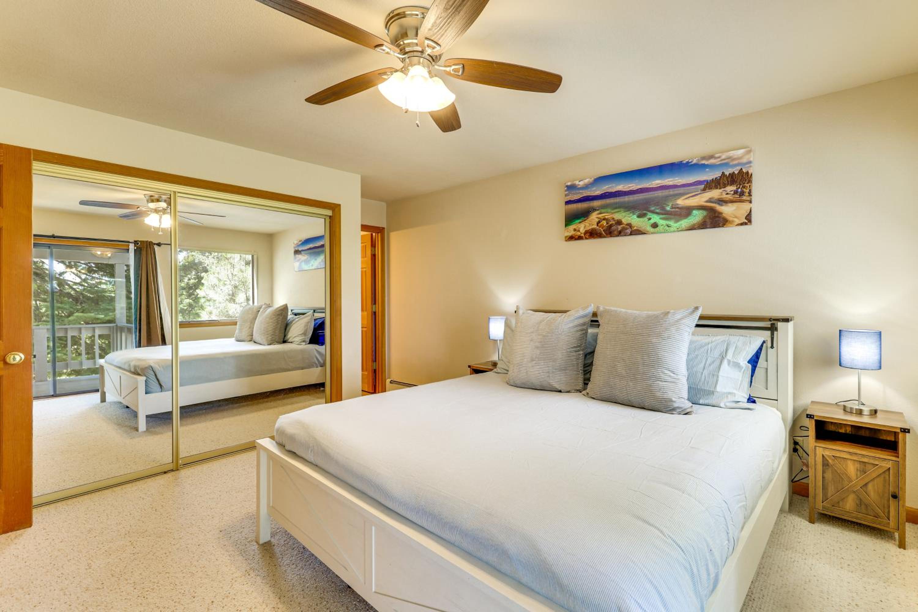 3 Mi to Lake Tahoe Forest-View Sanctuary with Deck!