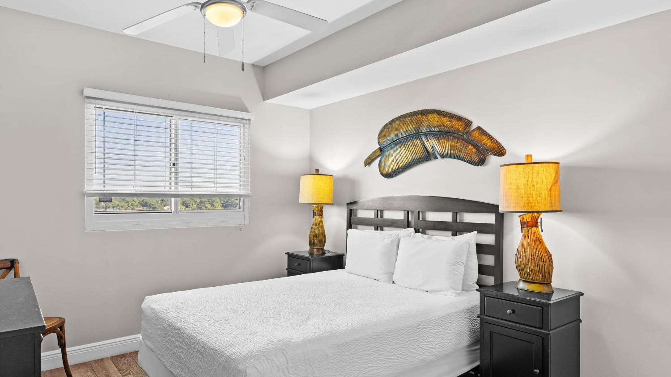 2 Beachfront Condos BBQ Balconies Resort Pool Hot Tub Direct Beach Access