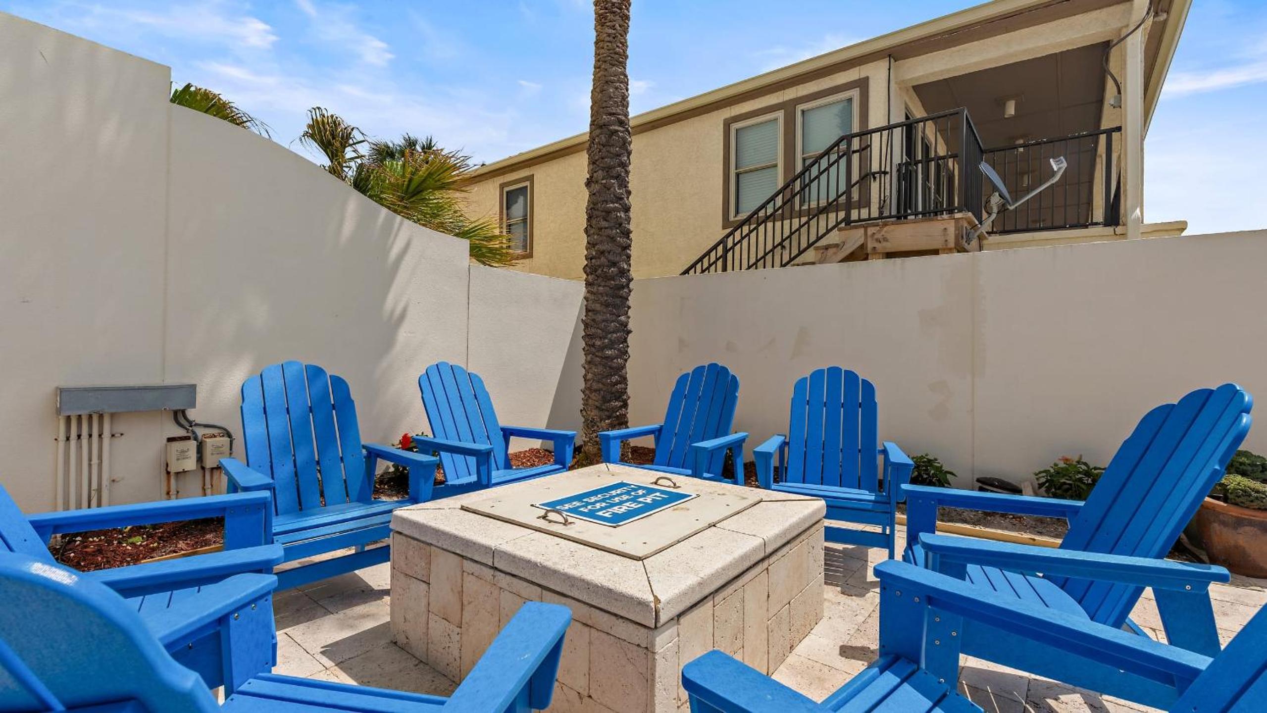 2 Beachfront Condos BBQ Balconies Resort Pool Hot Tub Direct Beach Access
