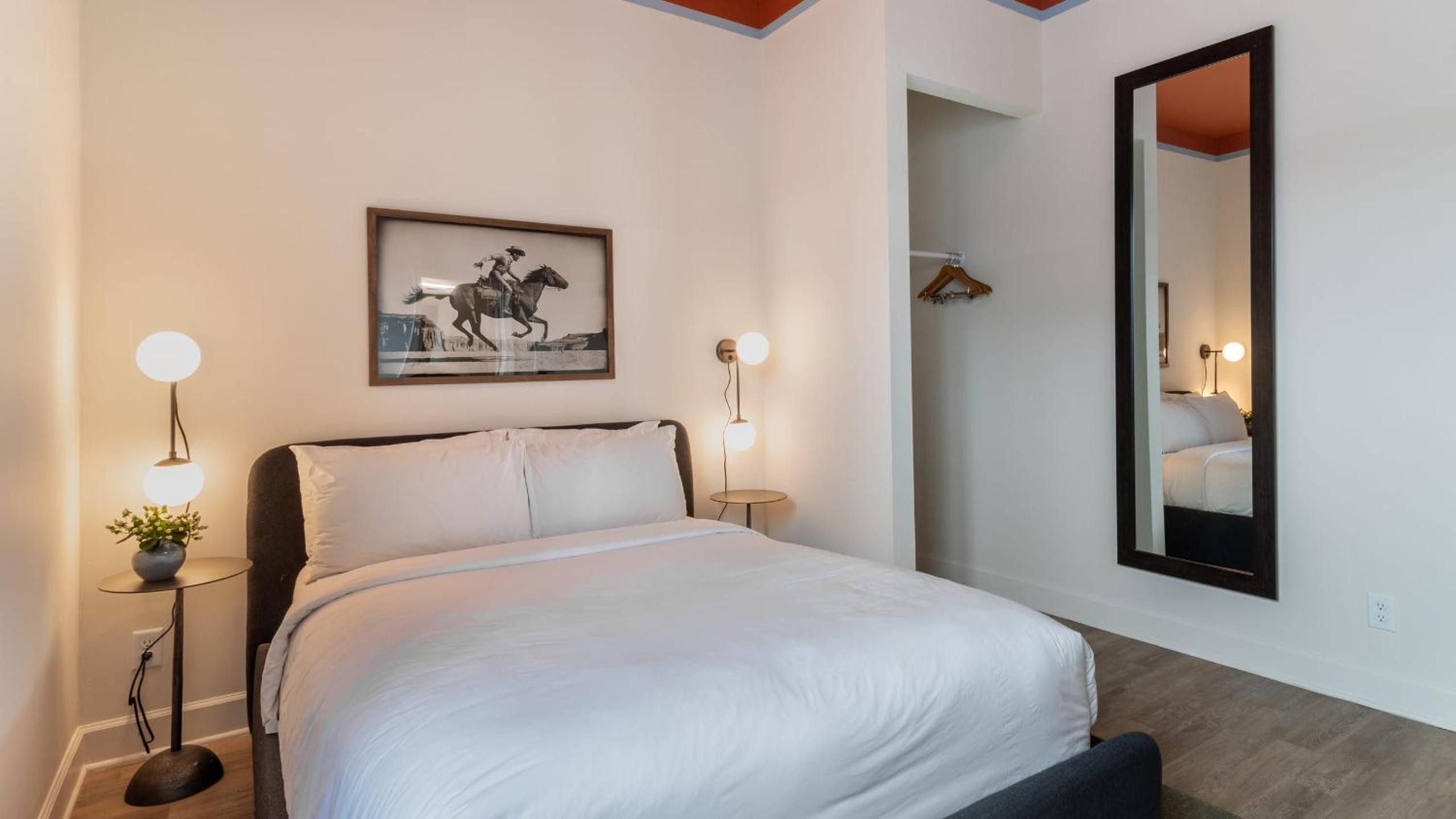 Sleeps 24 Game Rooms Murals Balconies Soundcheck Vinyl House by AvantStay