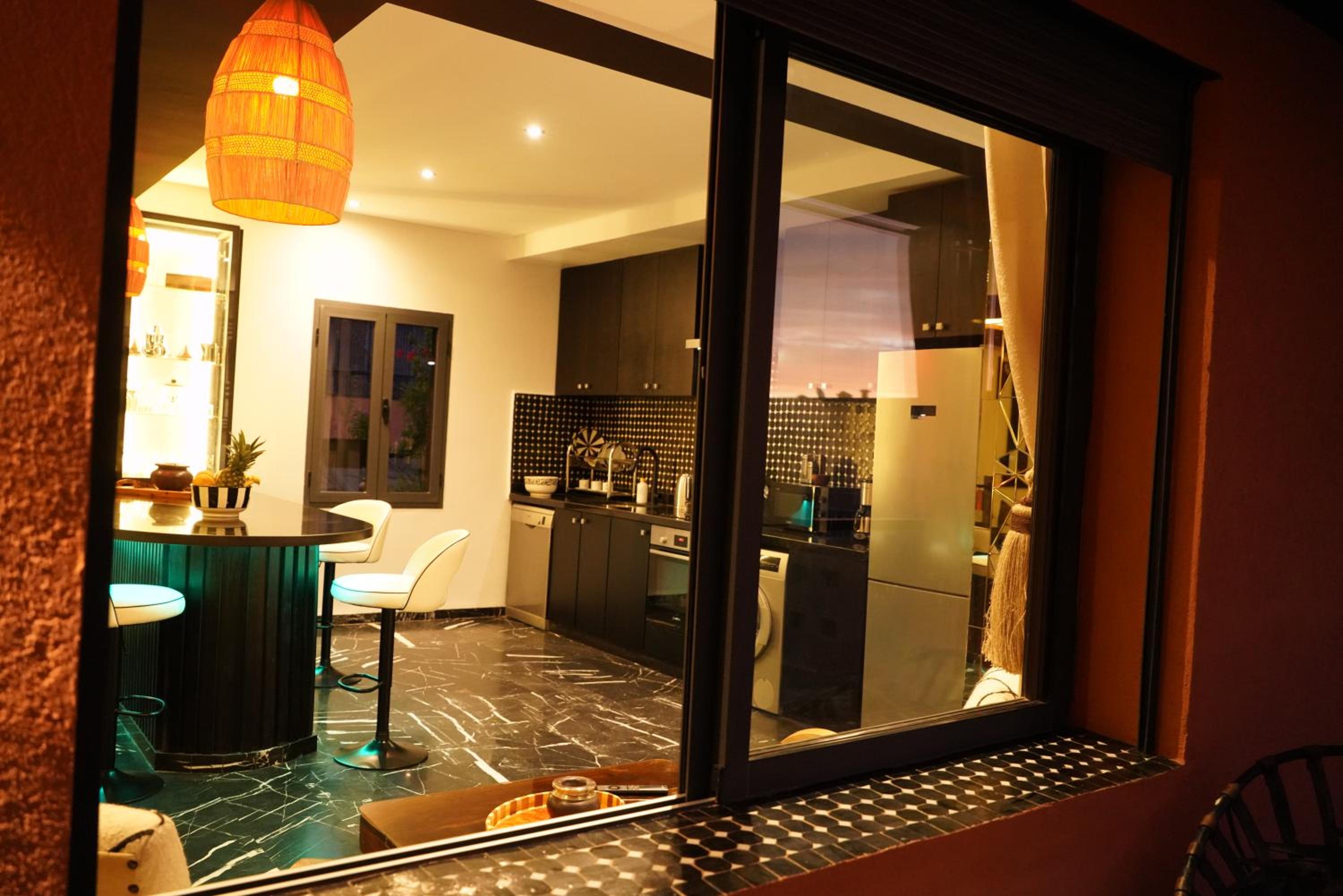 Design Art Gallery Apartment Marrakech swimming pool on the Roof