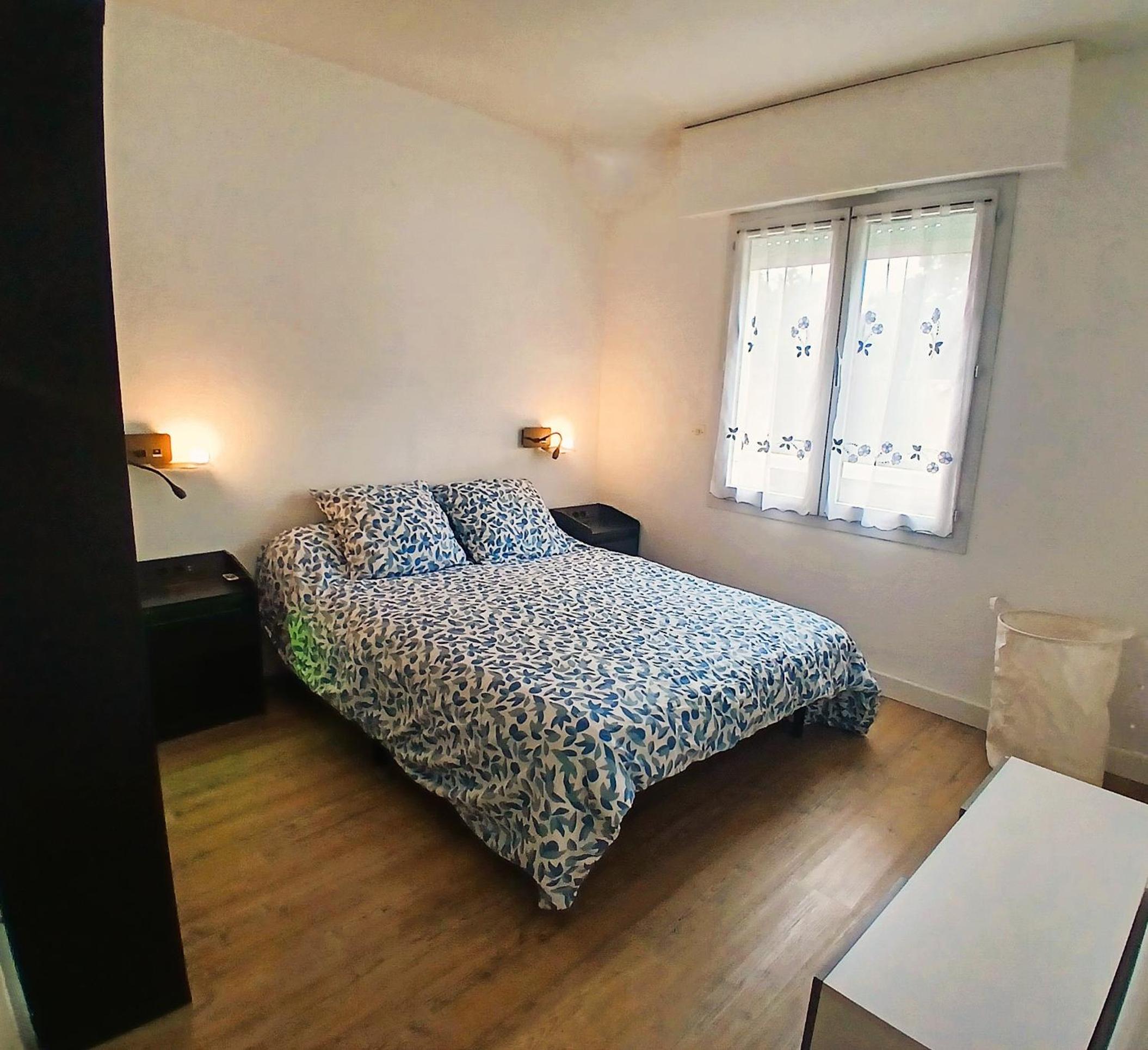 T2 35m2 clim, piscine, balcon et parking privé à 2 pas du port Santa Lucia