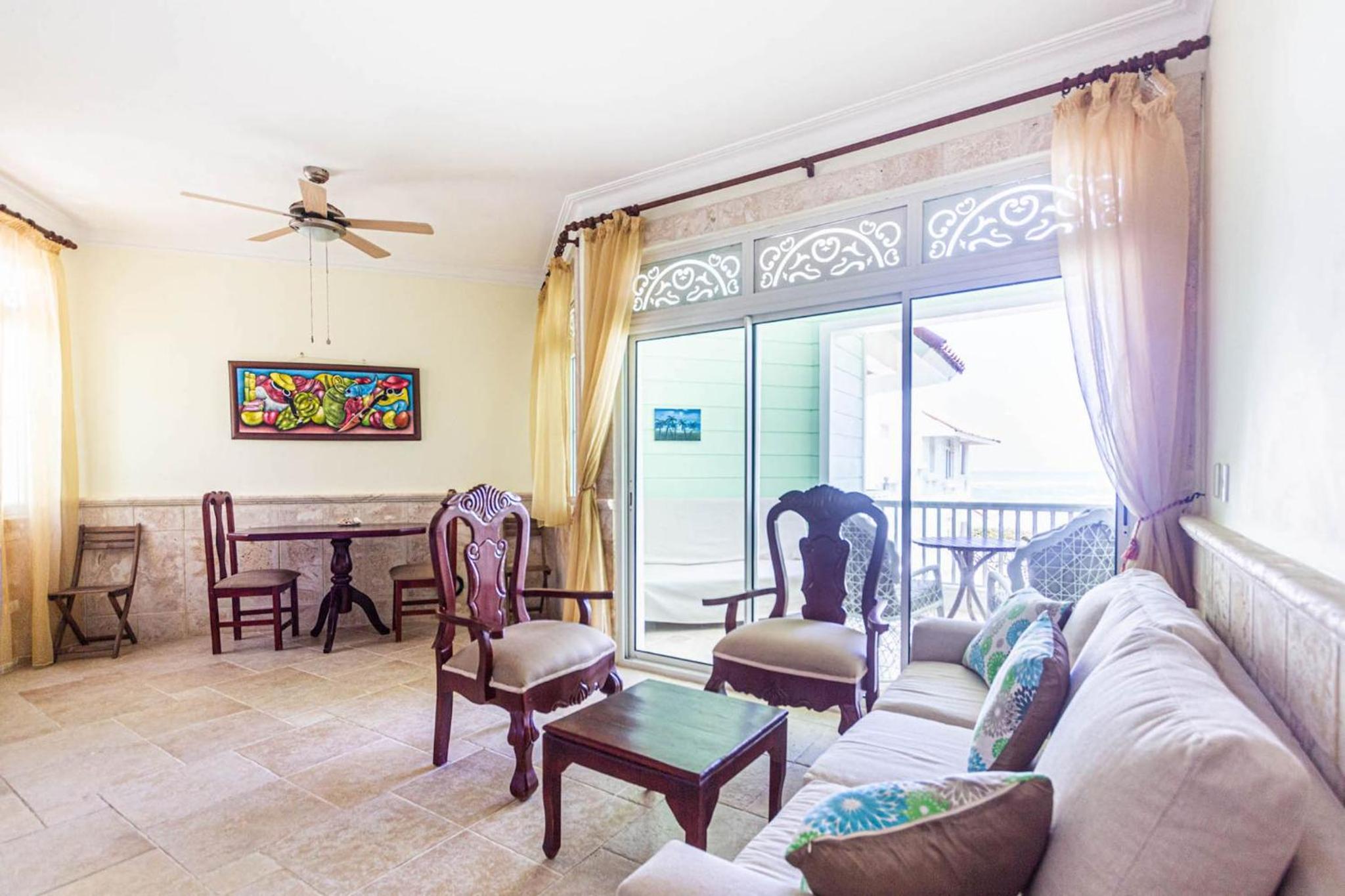 Ocean front, direct access to the beach