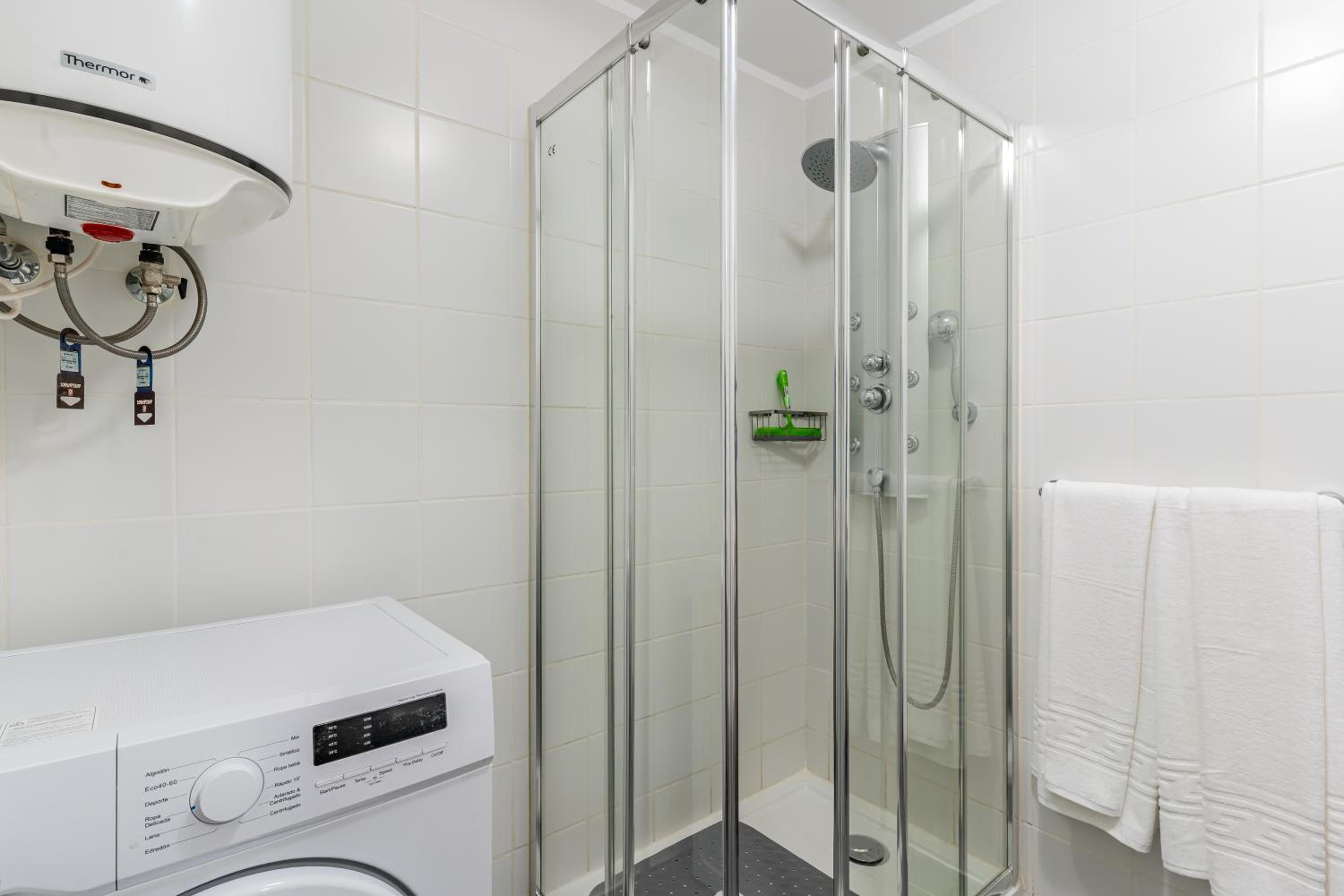 Renovated apartment with sunny terrace and ocean views in Malibu Park Tenerife