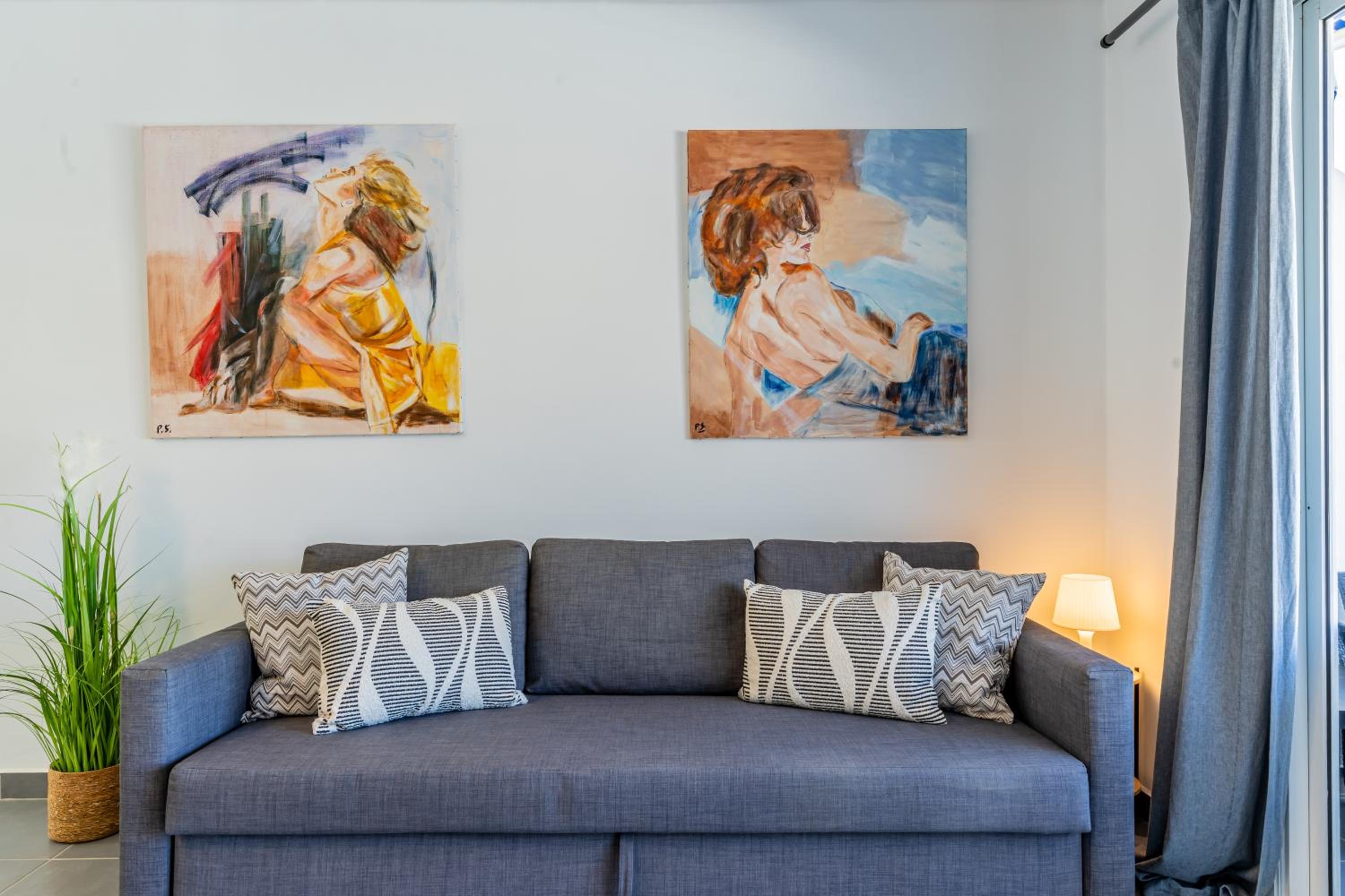 Renovated apartment with sunny terrace and ocean views in Malibu Park Tenerife