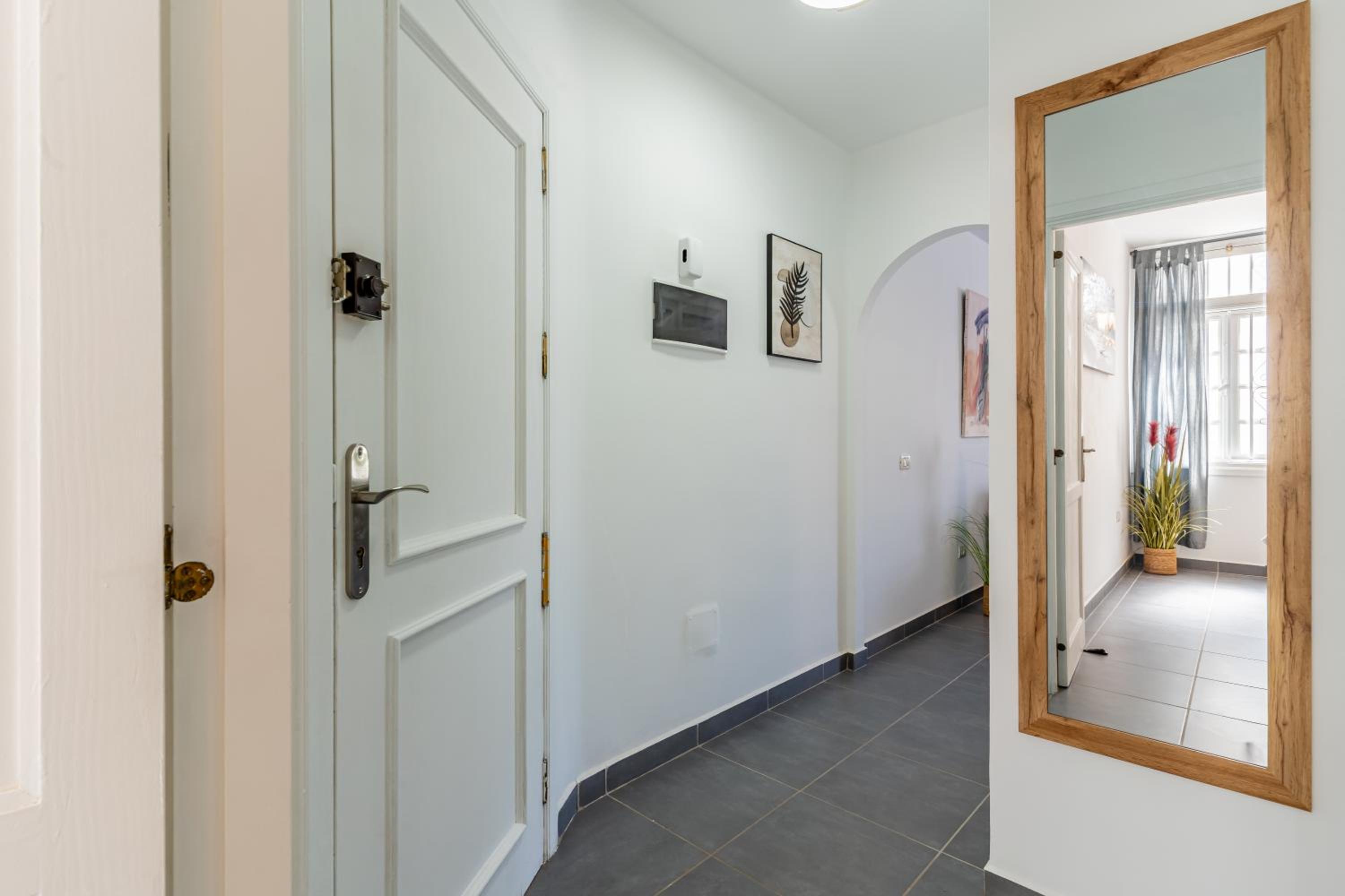 Renovated apartment with sunny terrace and ocean views in Malibu Park Tenerife