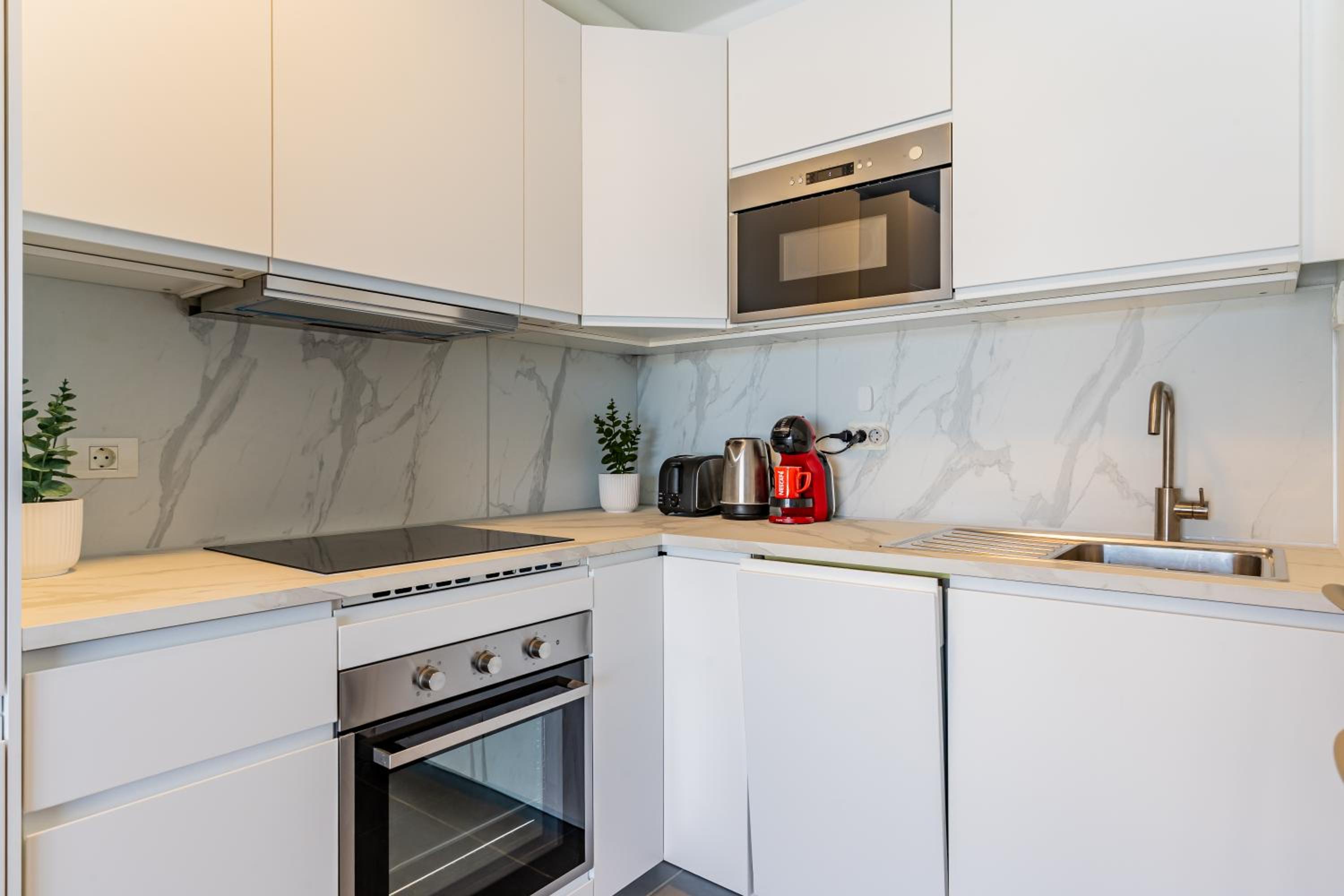 Renovated apartment with sunny terrace and ocean views in Malibu Park Tenerife