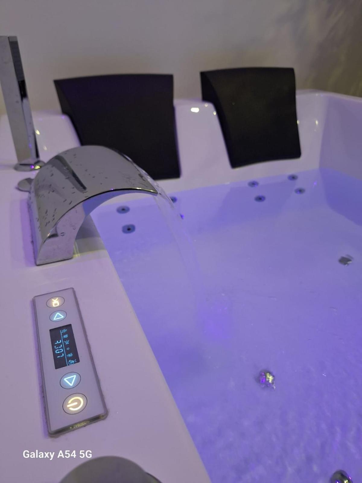 Luxury Suites Glory Tower