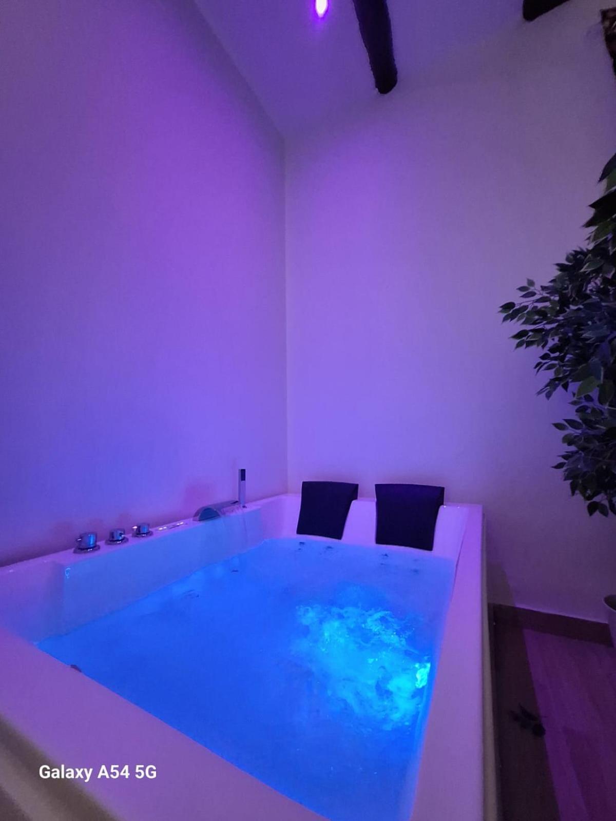 Luxury Suites Glory Tower