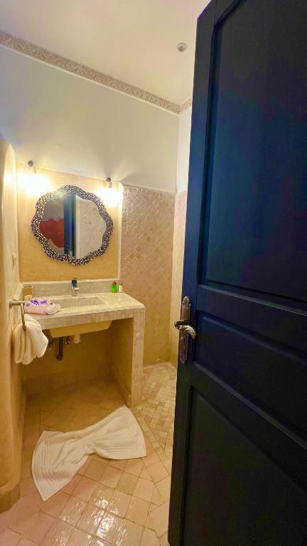 Riad New Moon