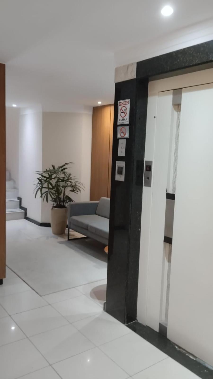 Apto de 2 Quartos em Meia Praia