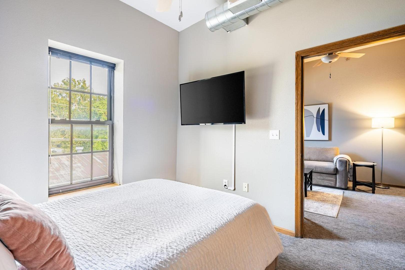 Landing Stunning 1BD Courtyard