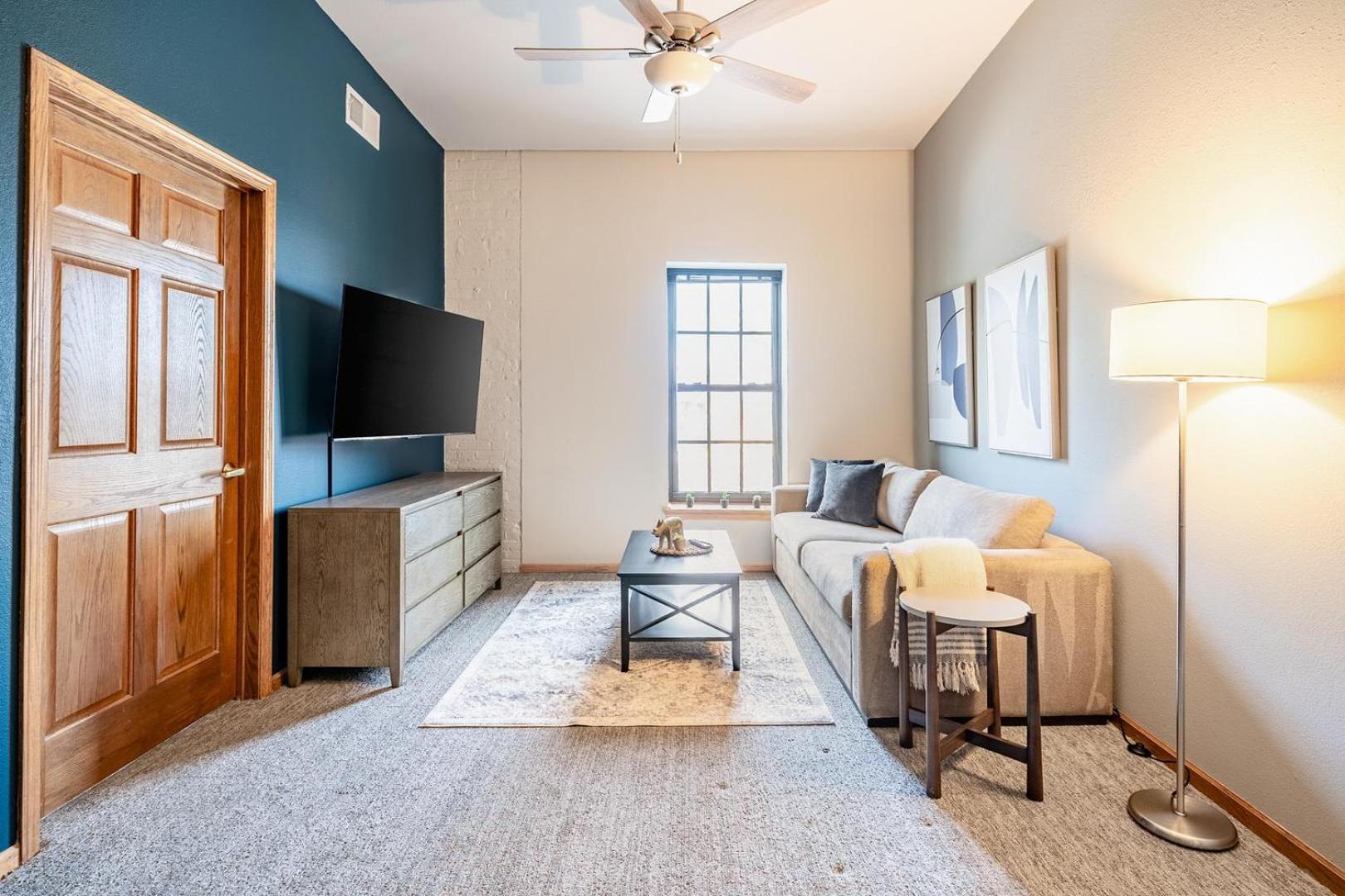 Landing Stunning 1BD Courtyard