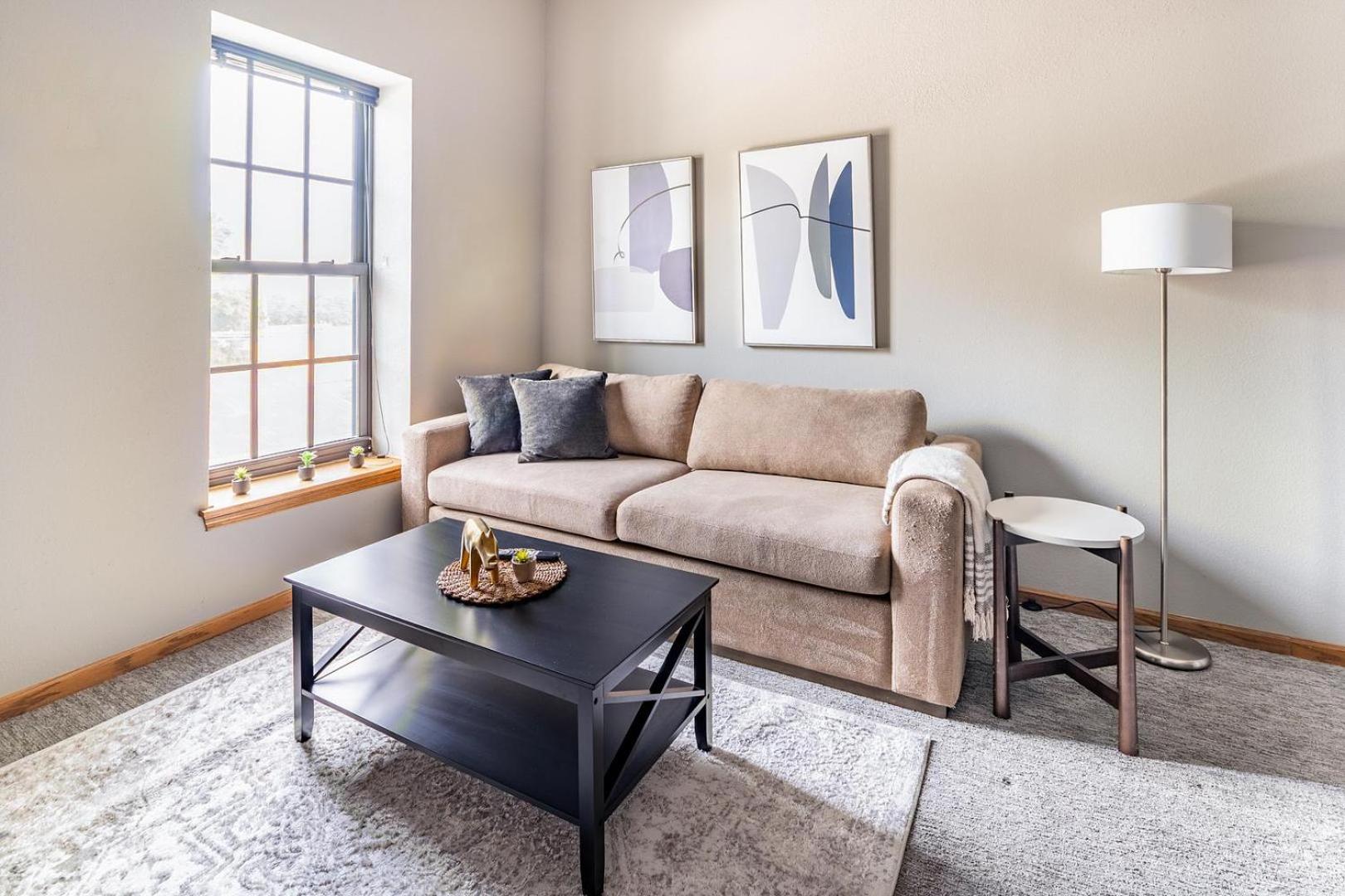 Landing Stunning 1BD Courtyard