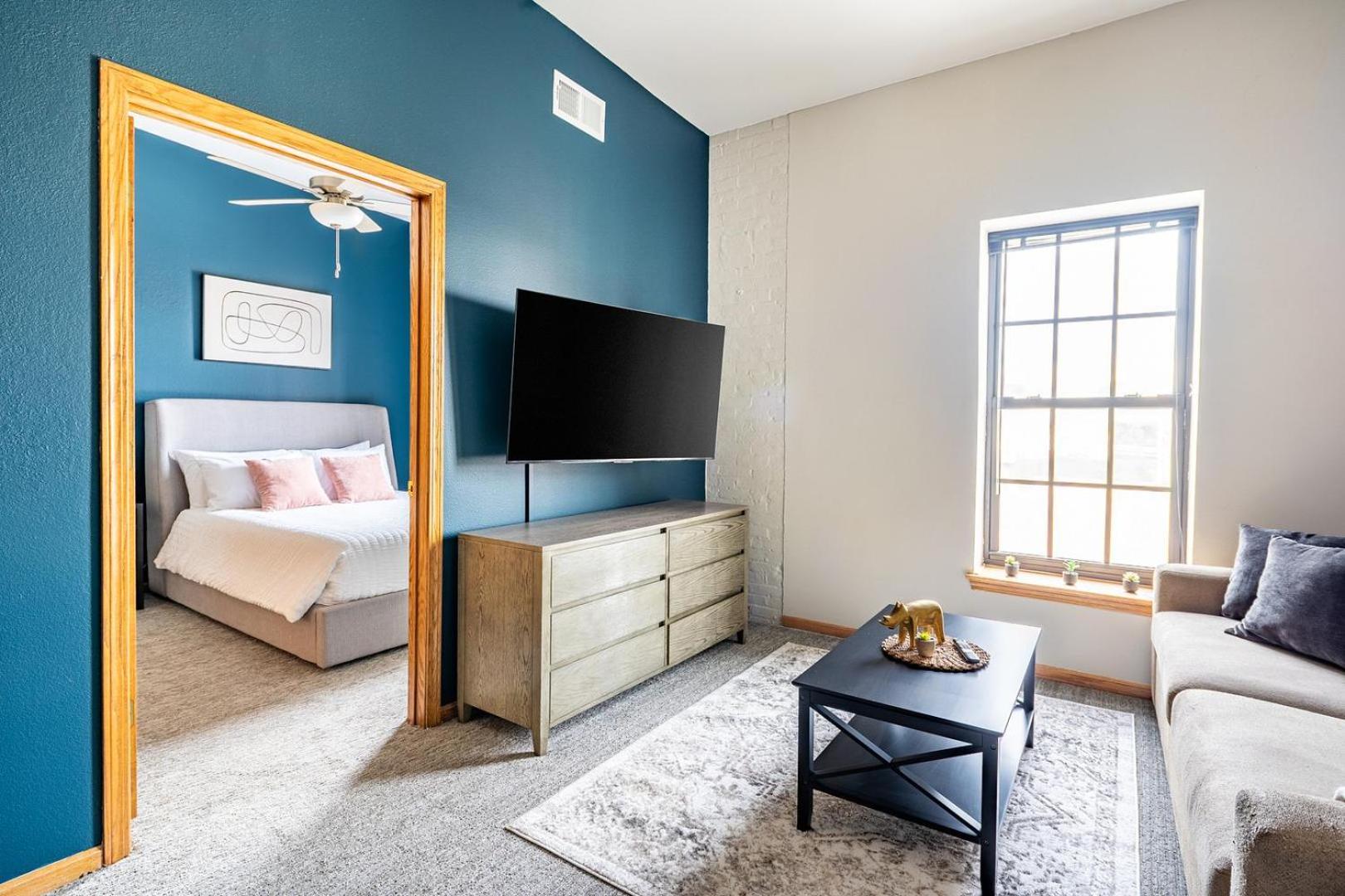 Landing Stunning 1BD Courtyard