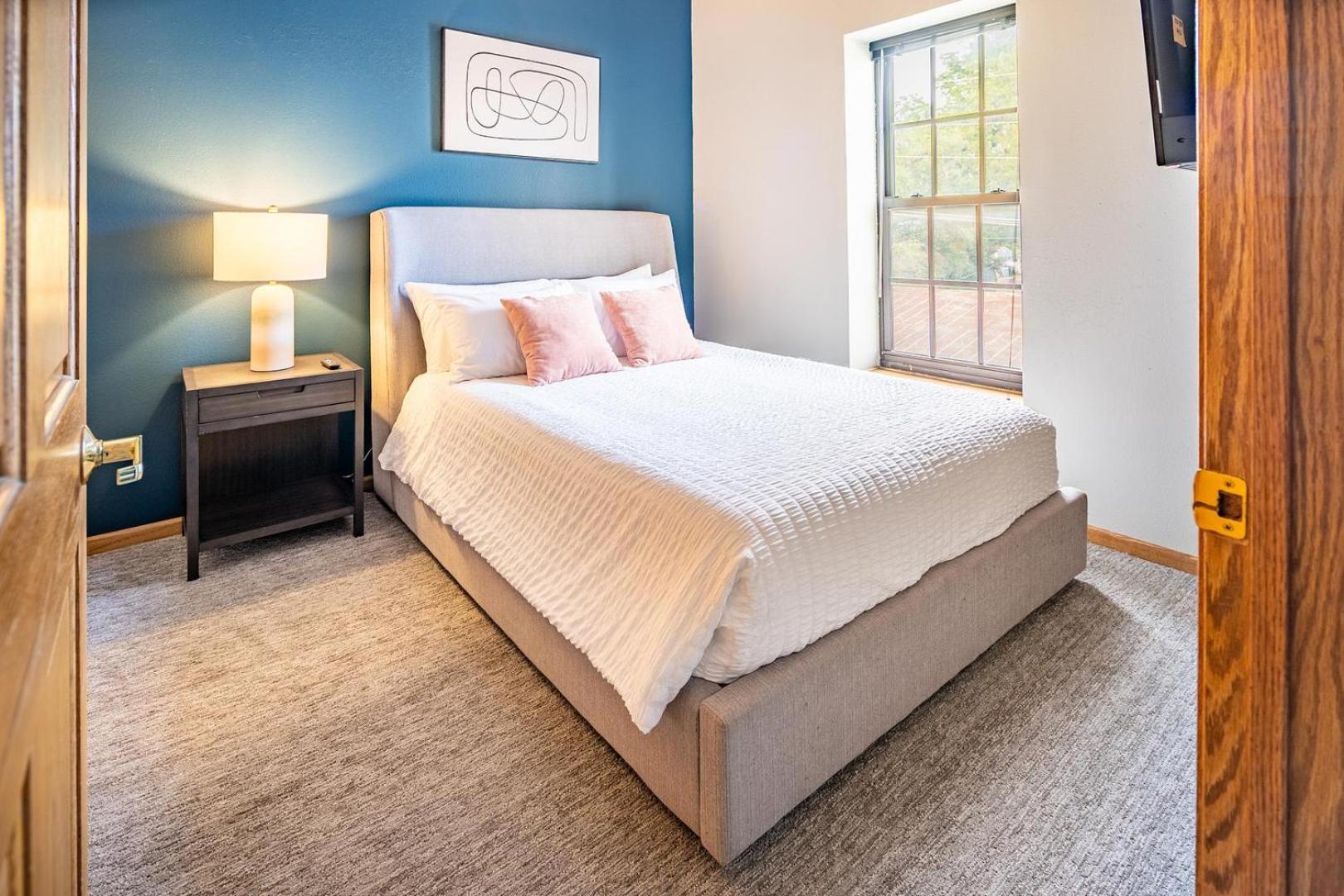 Landing Stunning 1BD Courtyard