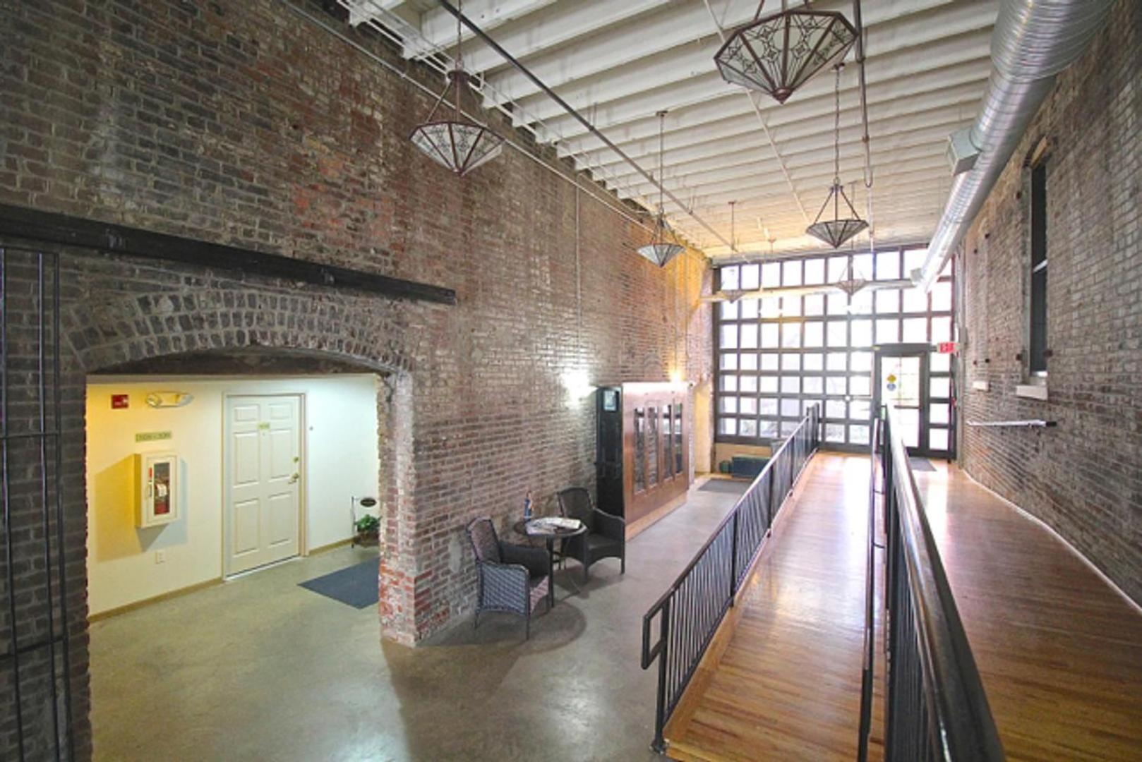 Landing Stunning 1BD Courtyard