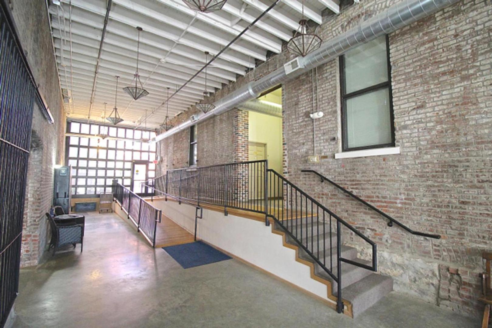 Landing Stunning 1BD Courtyard