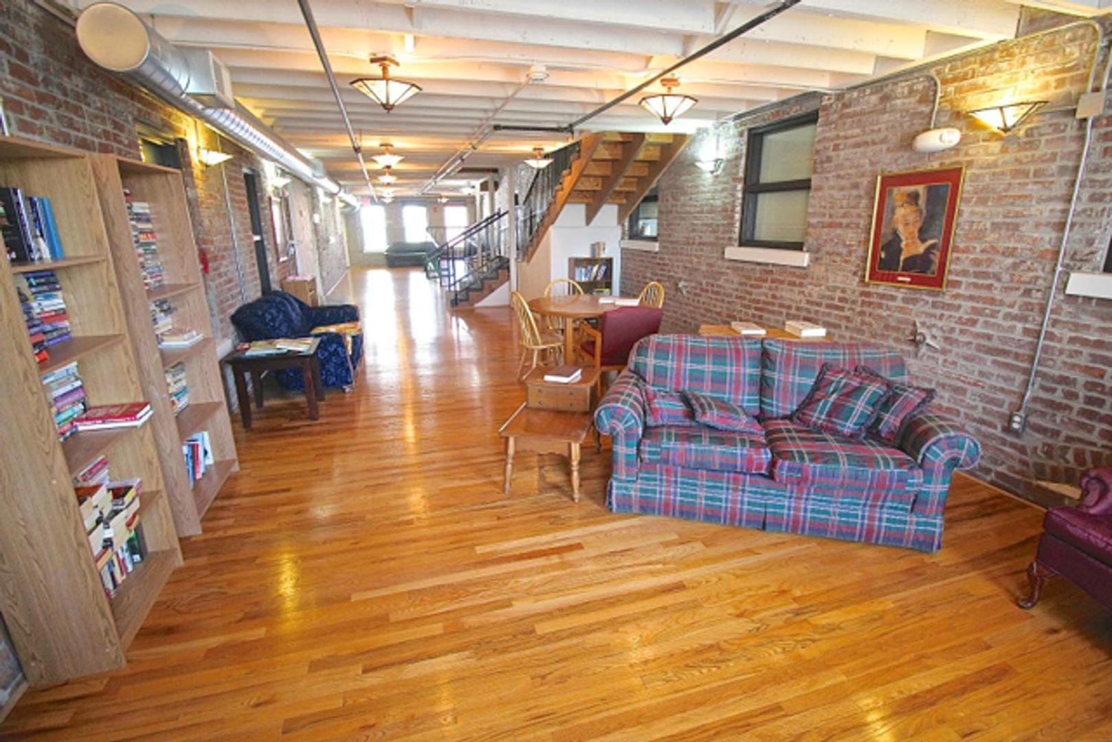 Landing Stunning 1BD Courtyard
