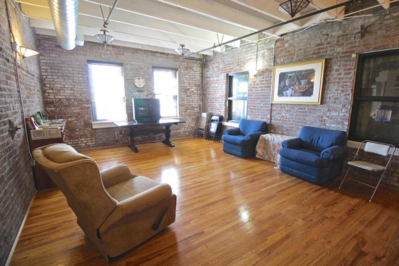 Landing Stunning 1BD Courtyard