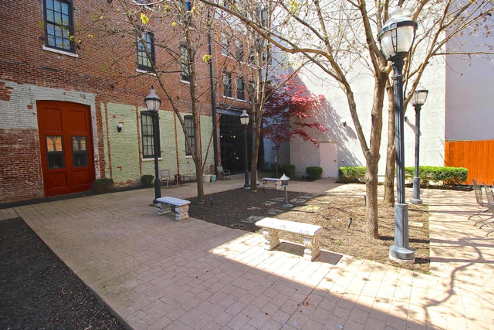 Landing Stunning 1BD Courtyard