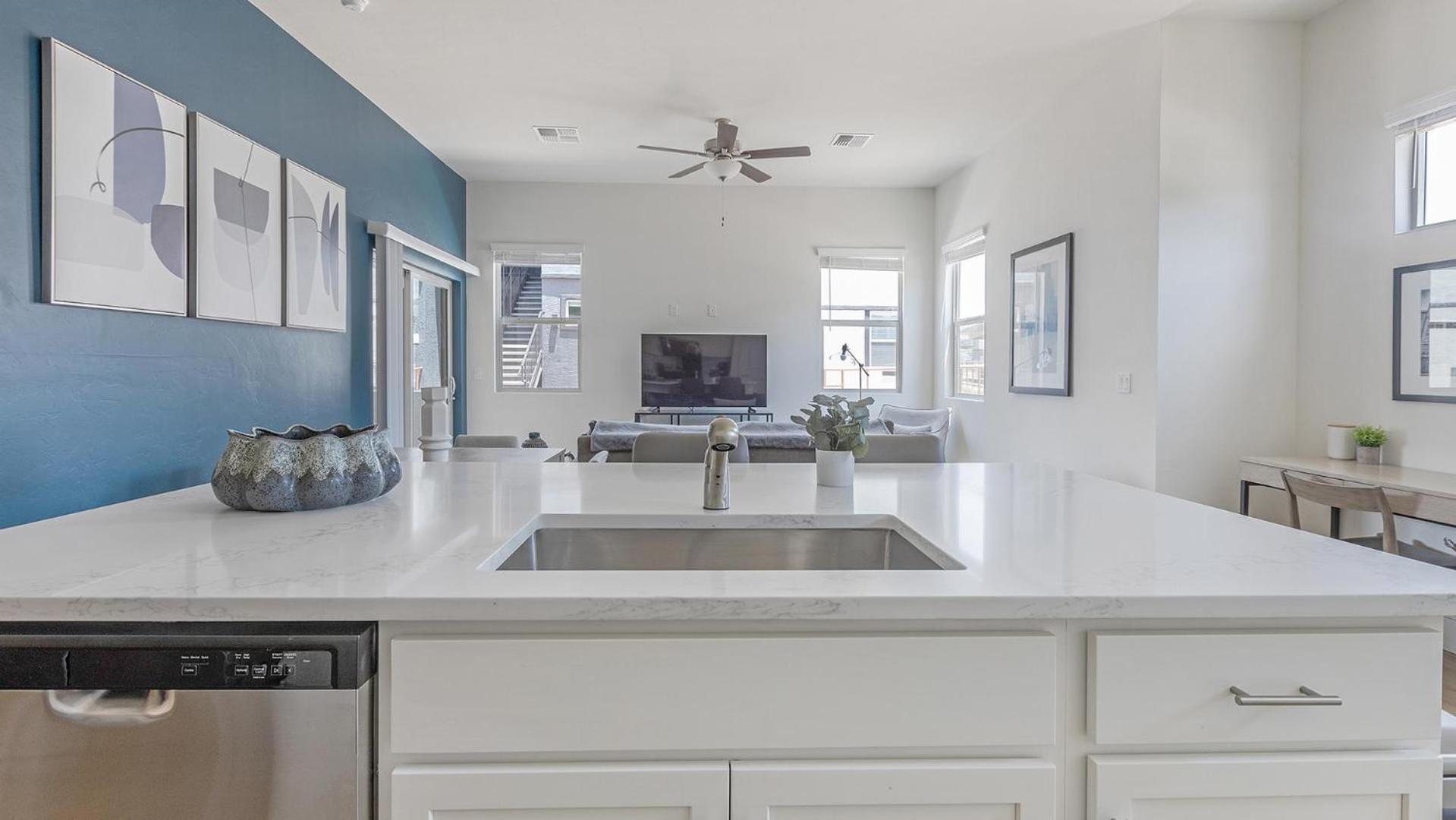 Landing Chic 1BD Pool