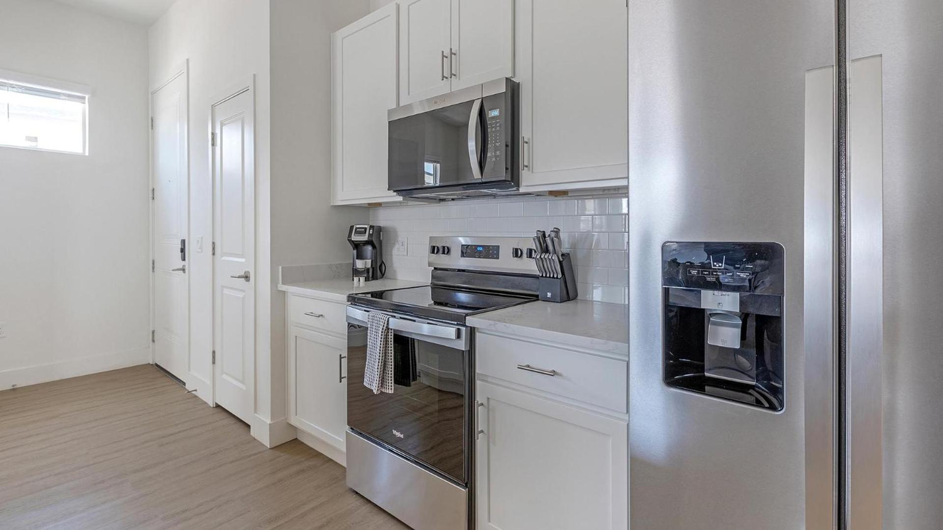 Landing Chic 1BD Pool