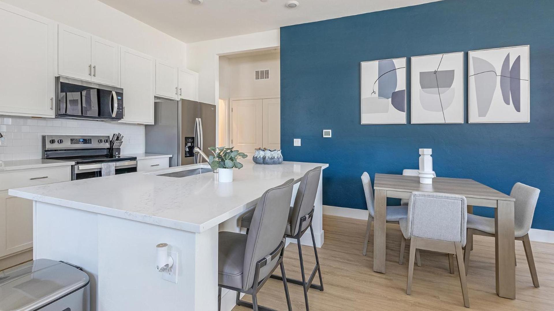 Landing Chic 1BD Pool