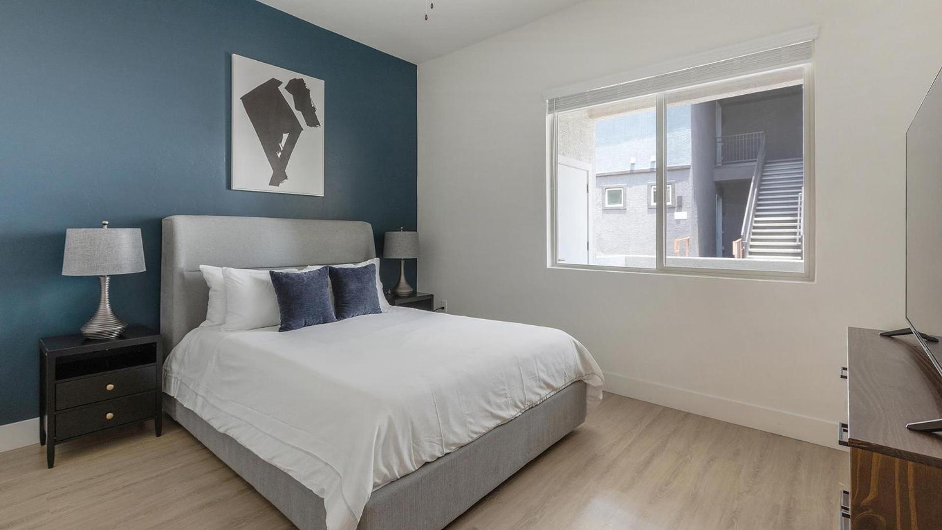 Landing Chic 1BD Pool