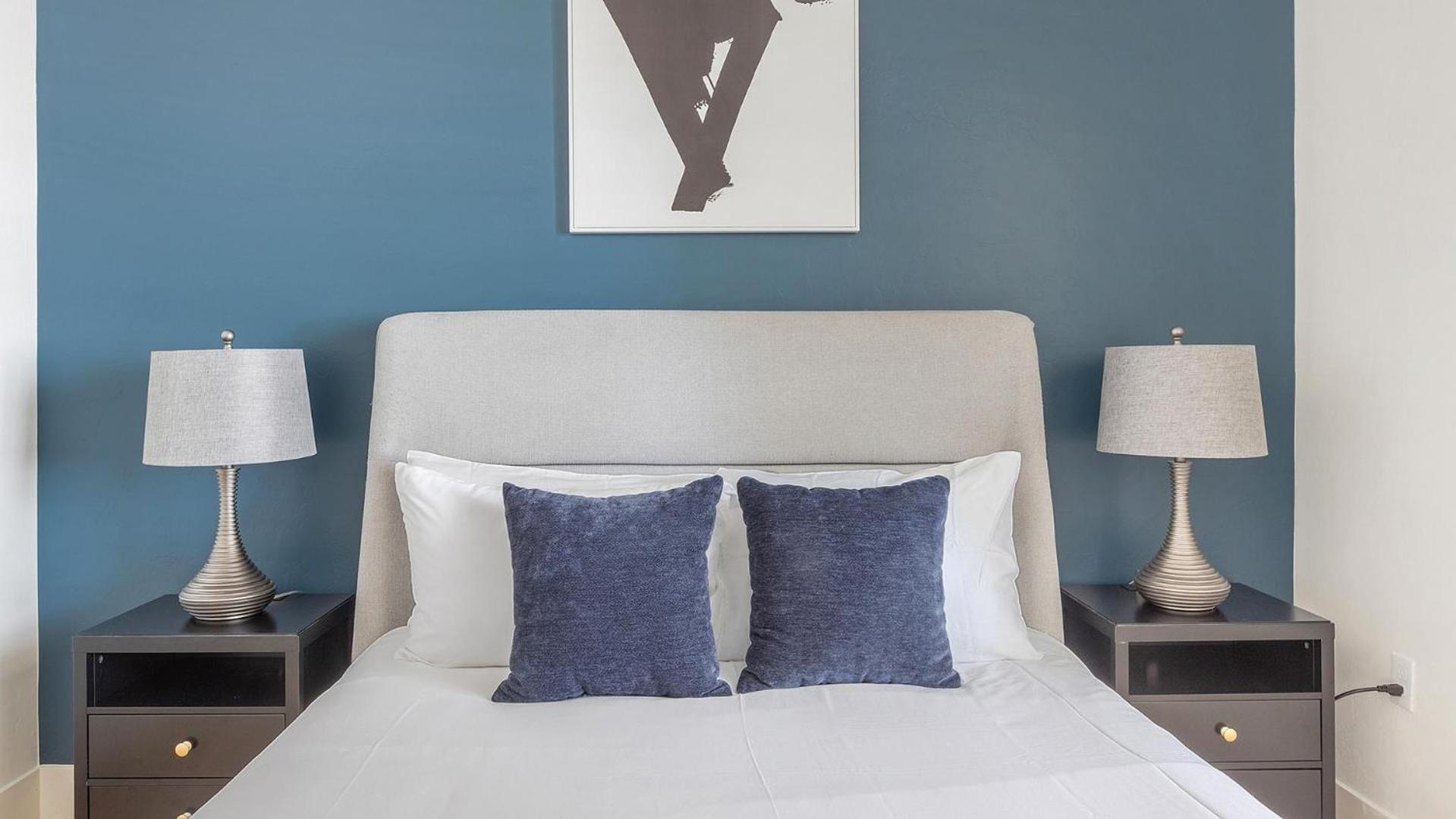 Landing Chic 1BD Pool