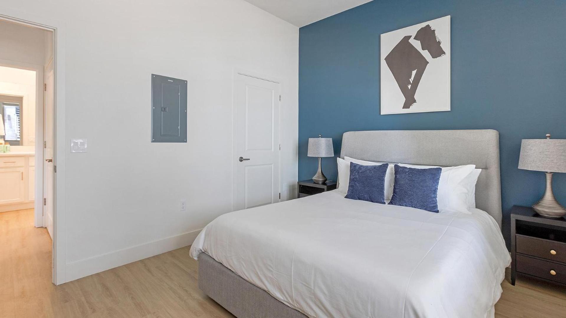 Landing Chic 1BD Pool