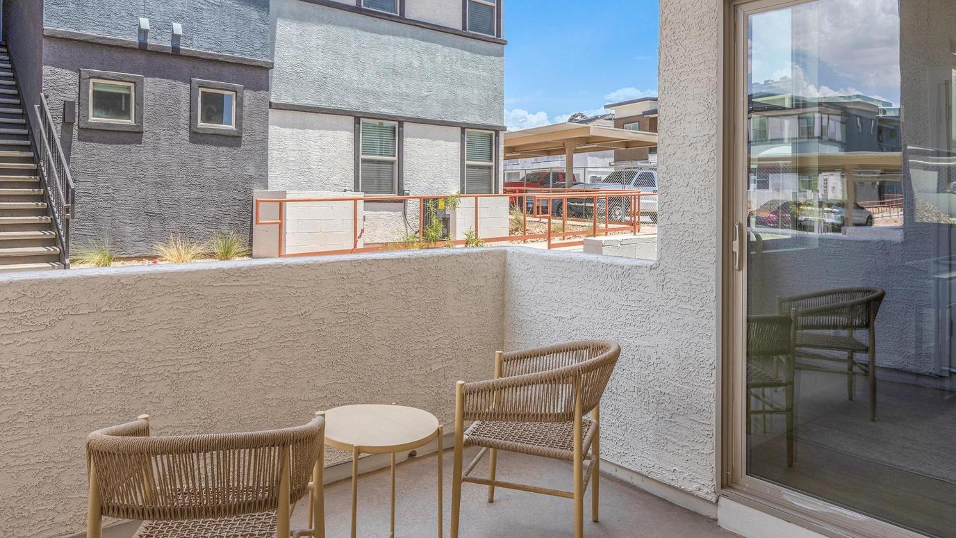 Landing Chic 1BD Pool